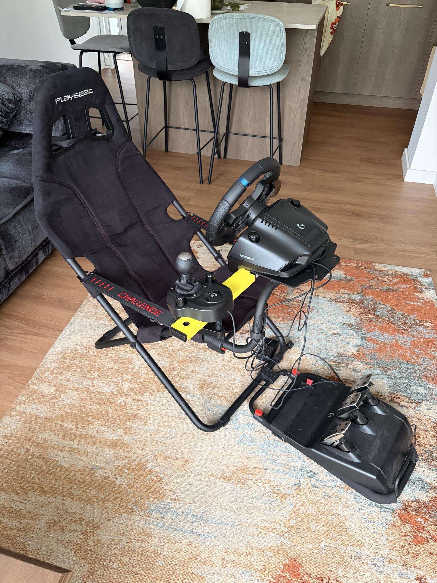 Playseat challenge + Logitech g923 + pavaros