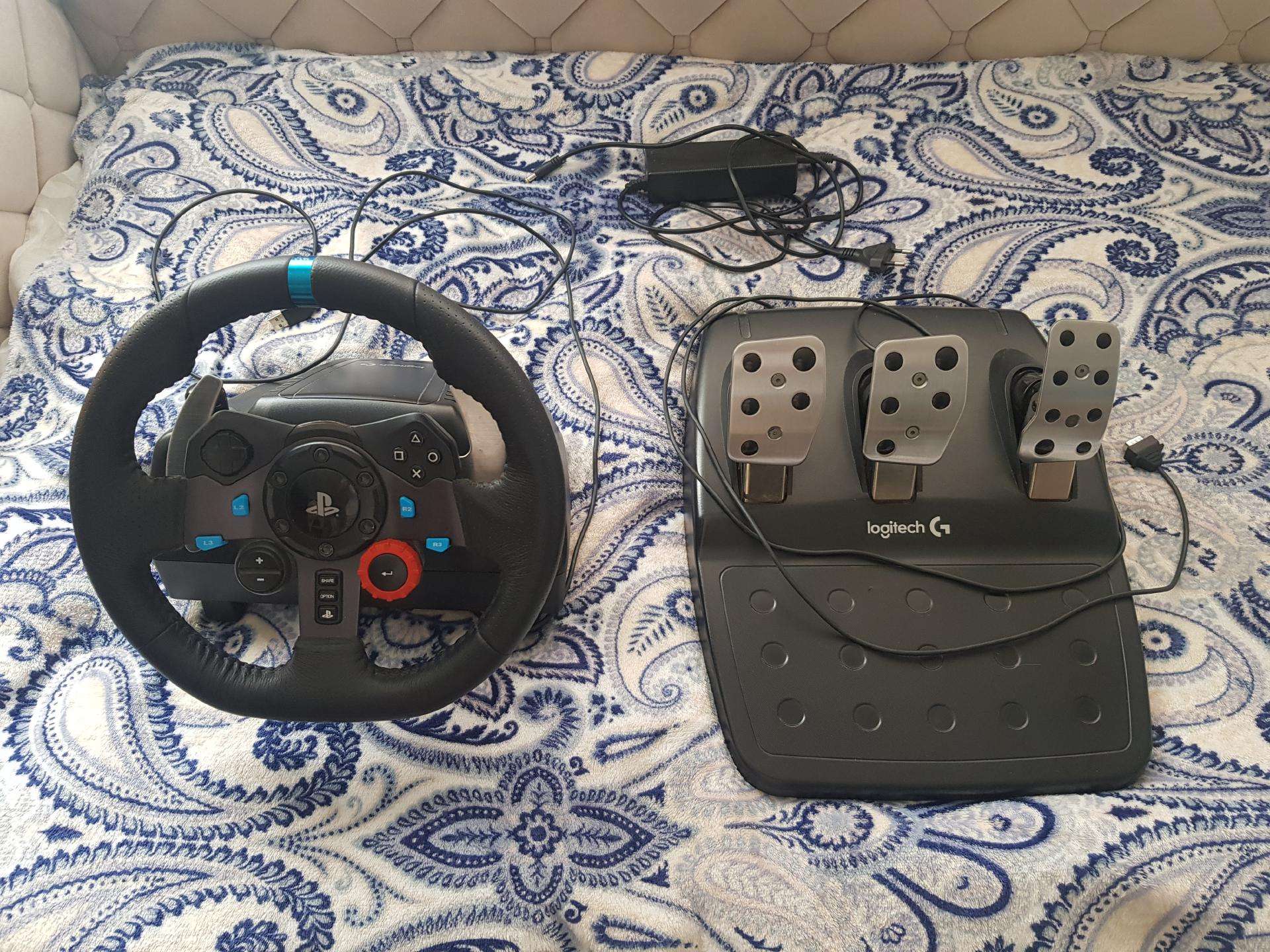 Žaidimu vairas Logitech G29 su pedalais