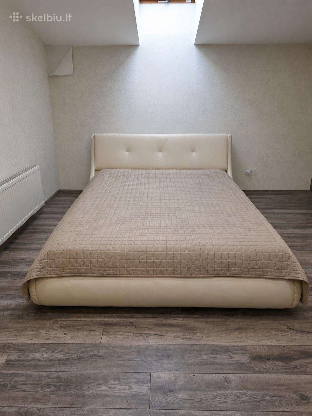Dvigule lova su patalynes deze