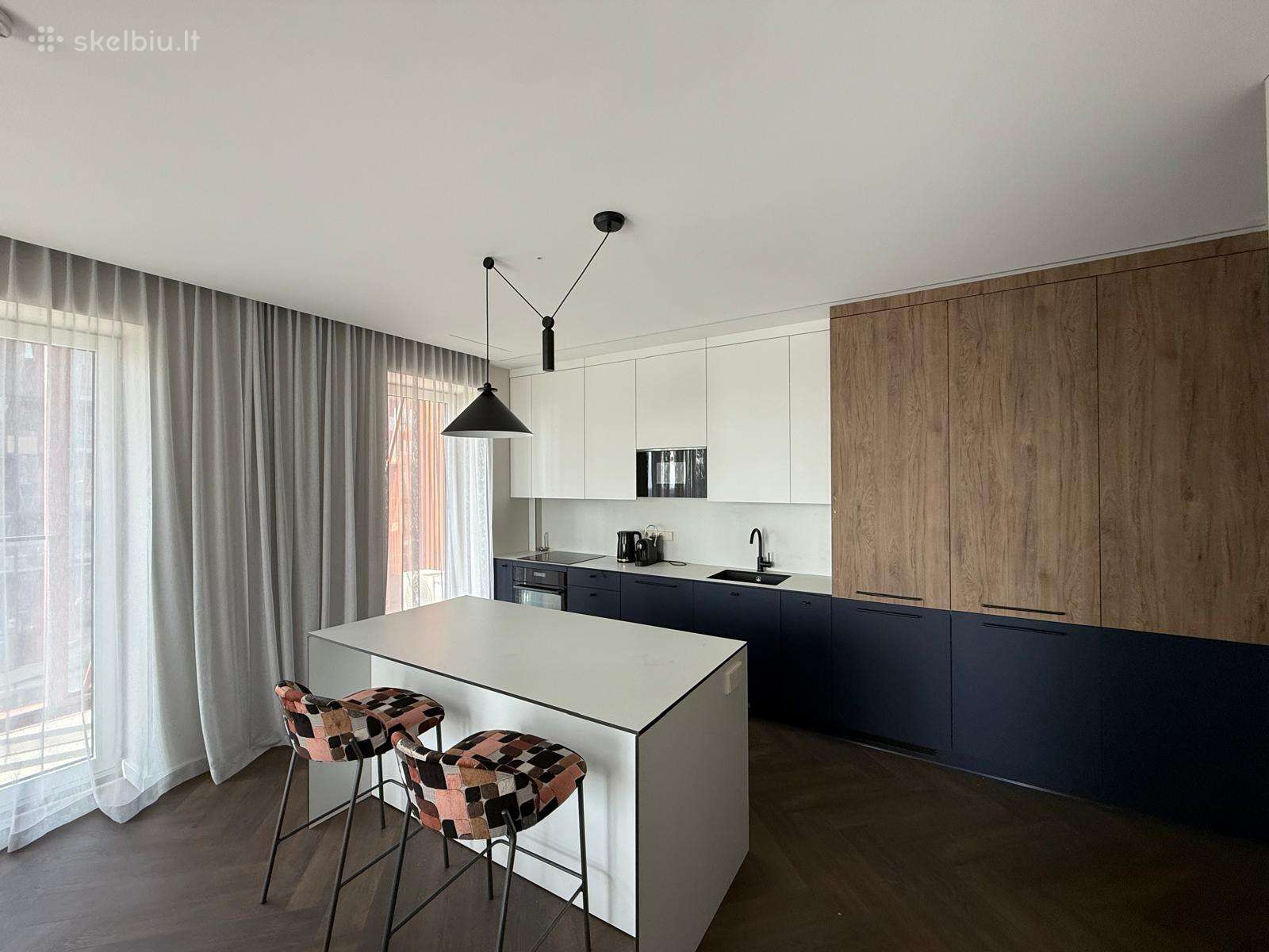 Išskirtinis 2 Kambarių Butas Su 30 M² Įstiklinta