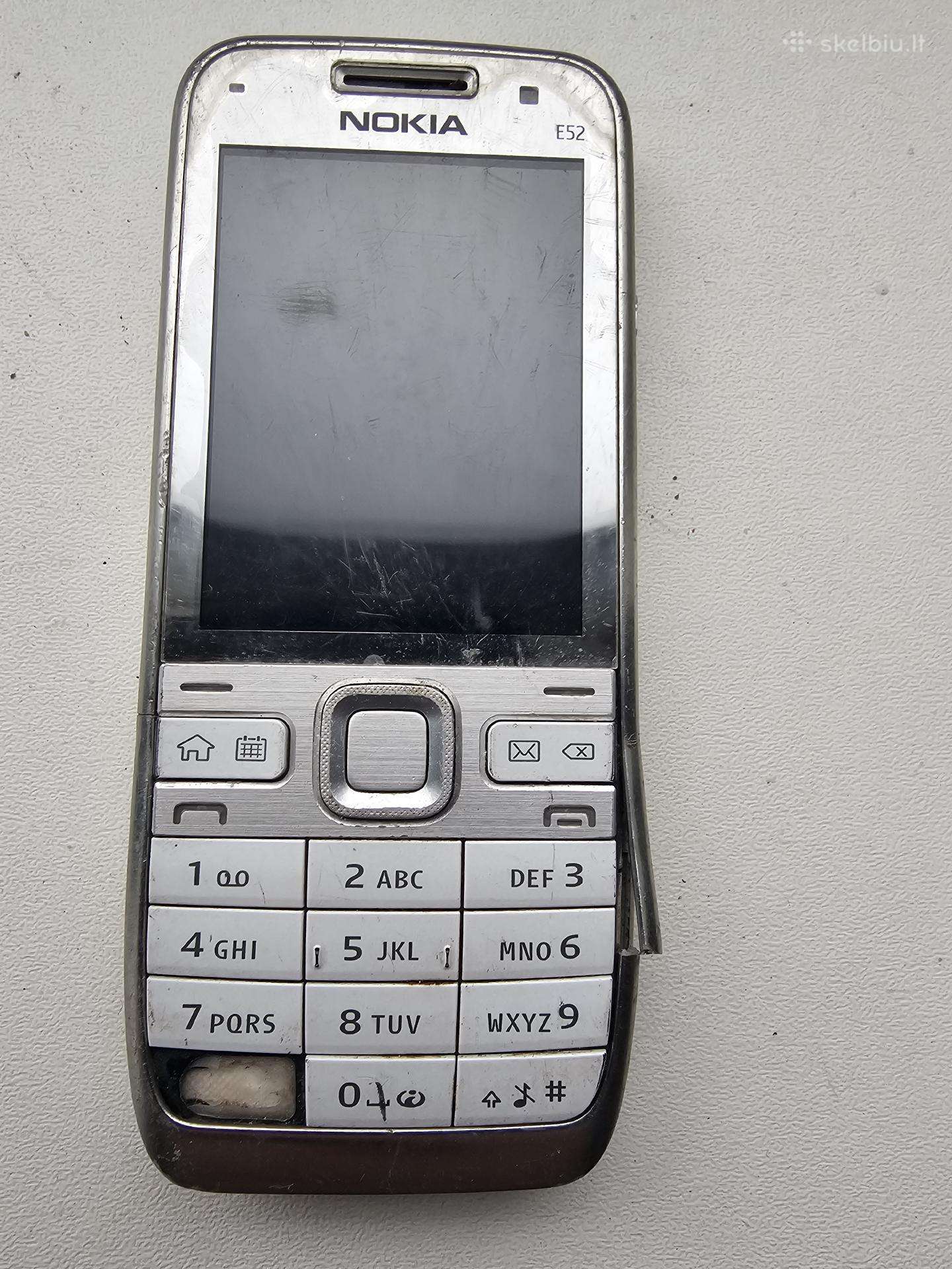 Nokia e52
