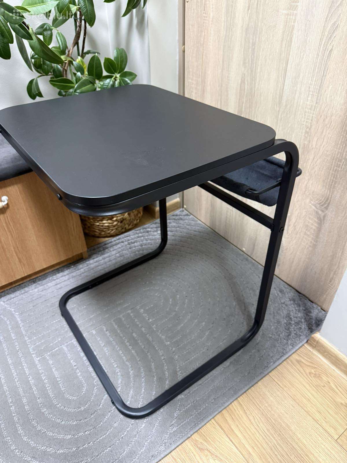 Pristumiamas ikea staliukas