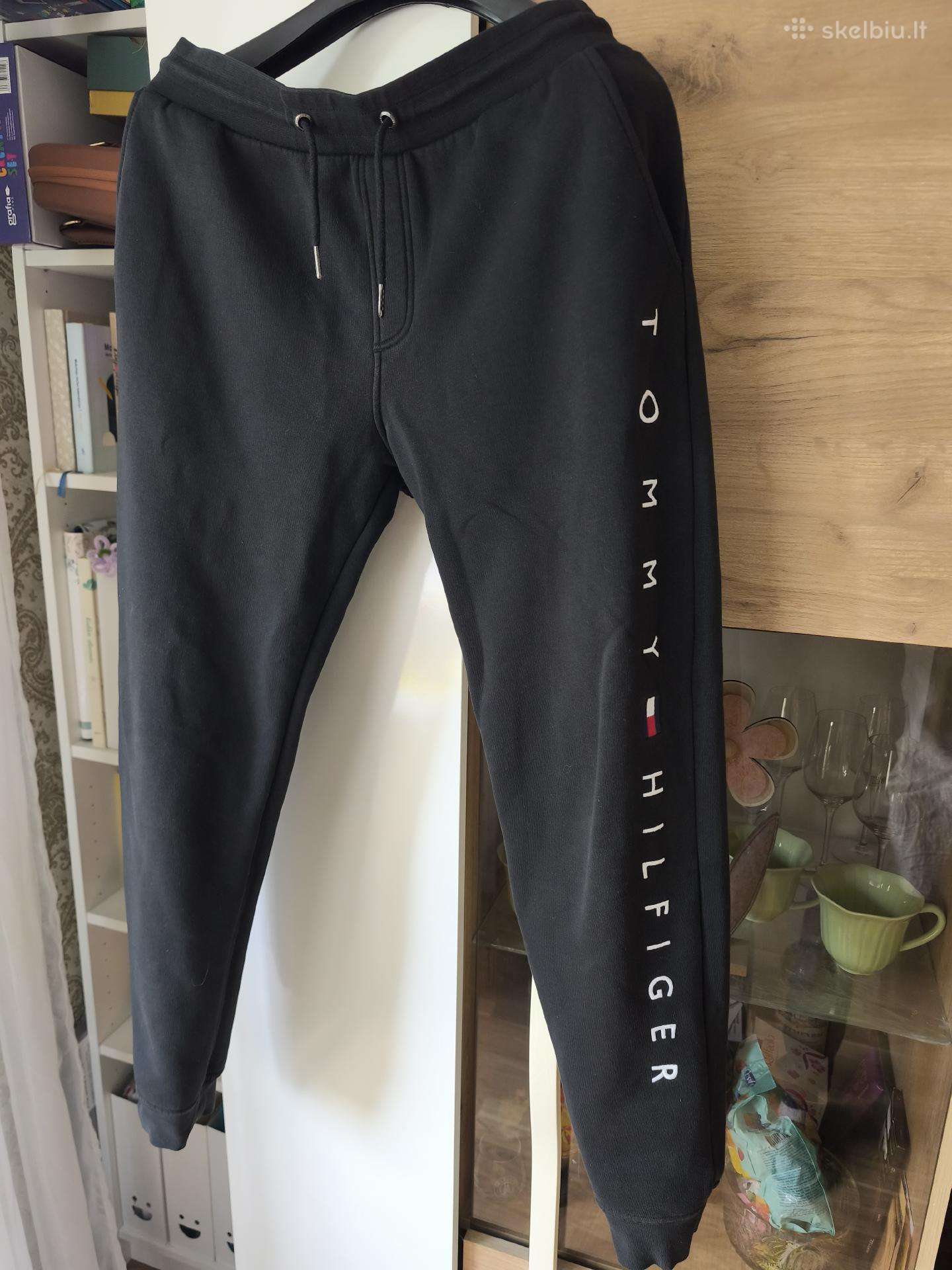 Idealios Hilfiger kelnes