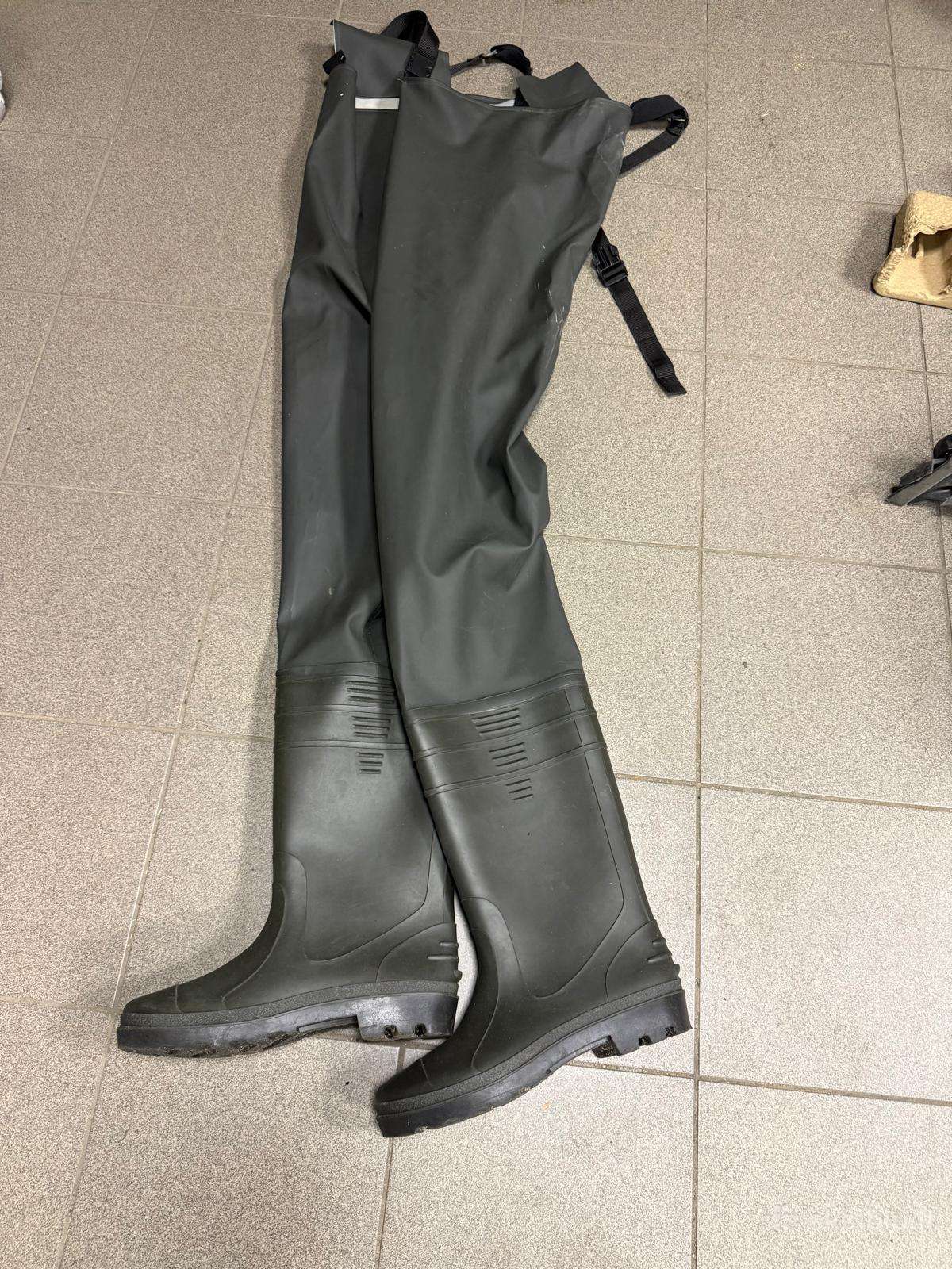 Žvejybinės bridkelnės / guminiai batai