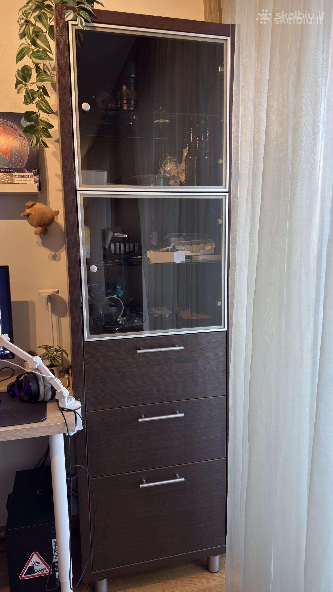 Aukšta spintelė