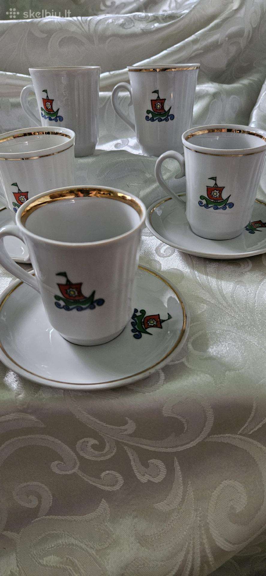 Puodelis su lėkštute