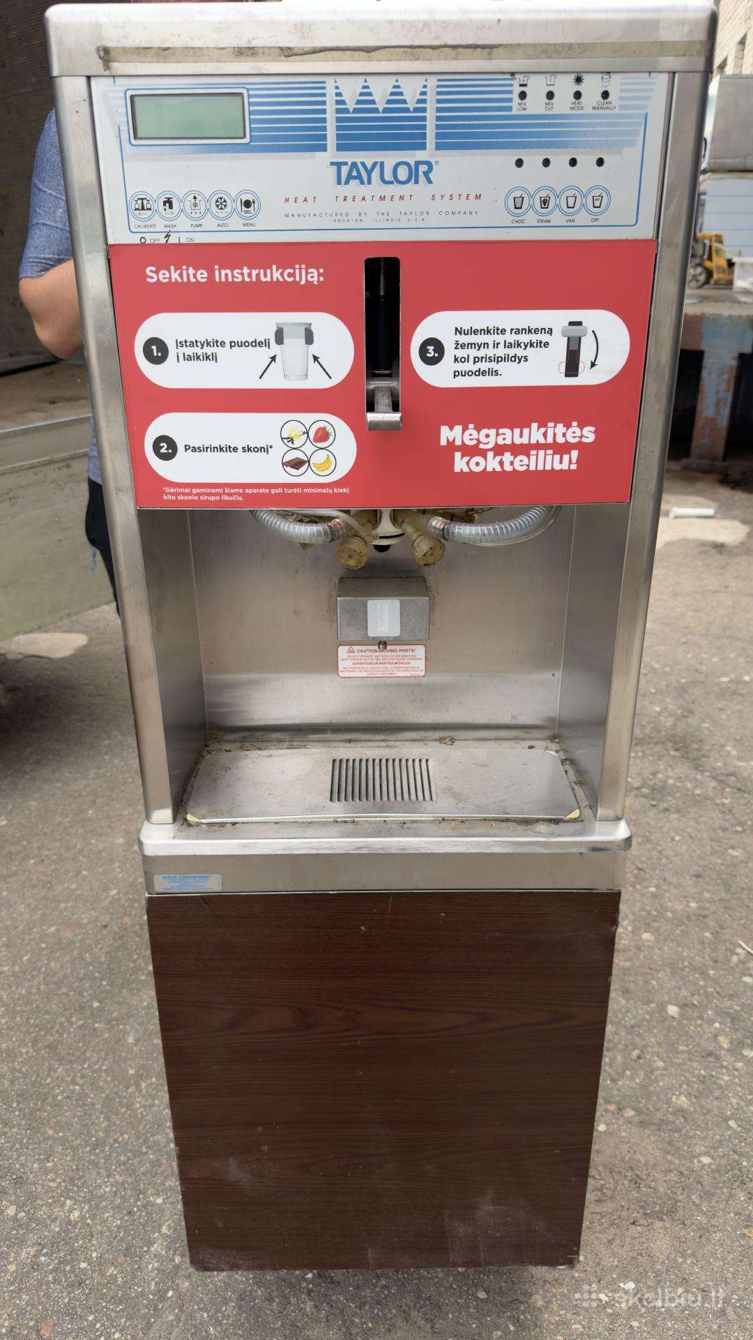 Pieniškų kokteilių gaminimo aparatas JAV