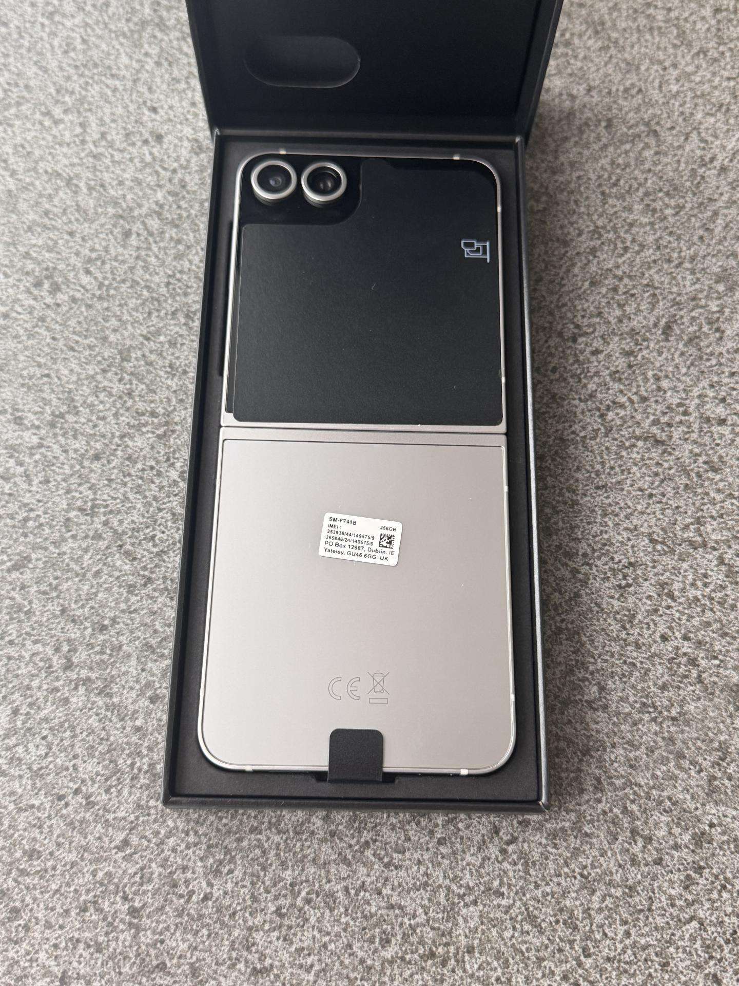 Samsung Flip 6 256 GB sidabrinis naujas