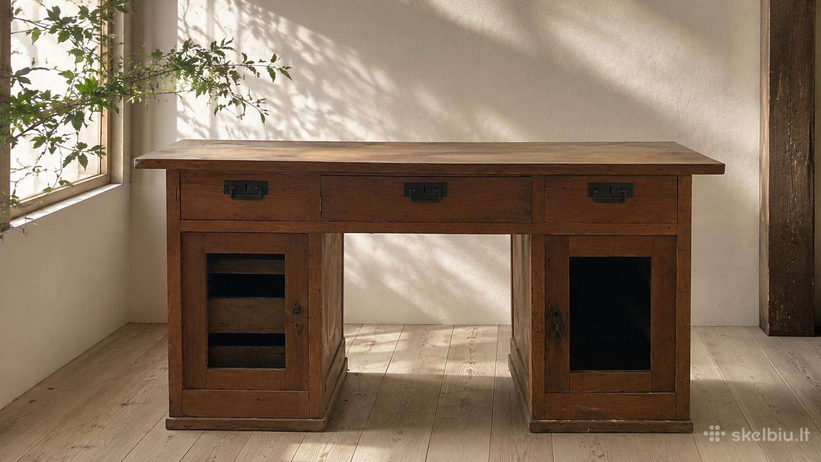 Senovinis lietuviškas beržo masyvo stalas – 150 €