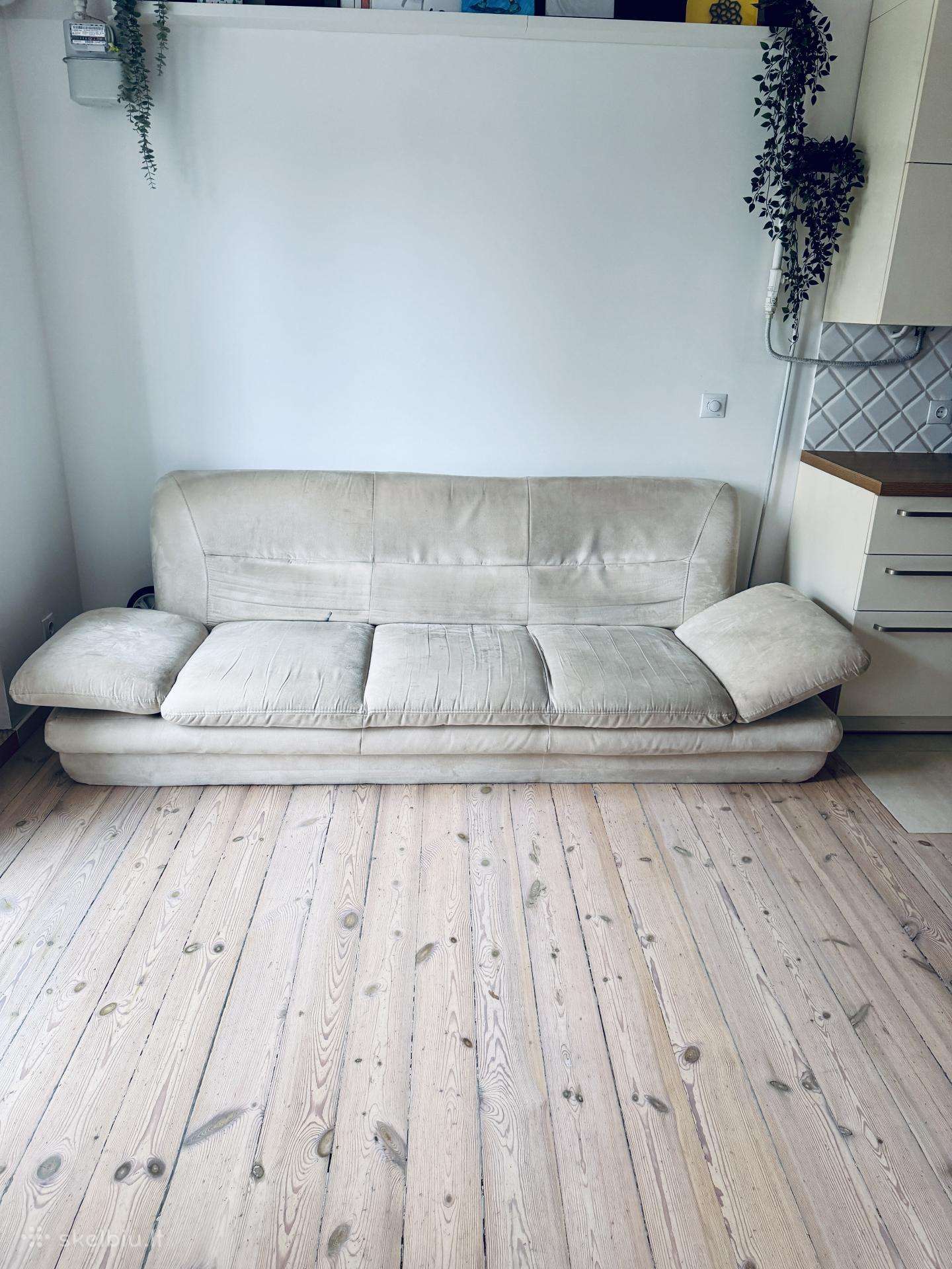 Dovanoju: Dramblio kaulo alkantaros sofa (220 cm)
