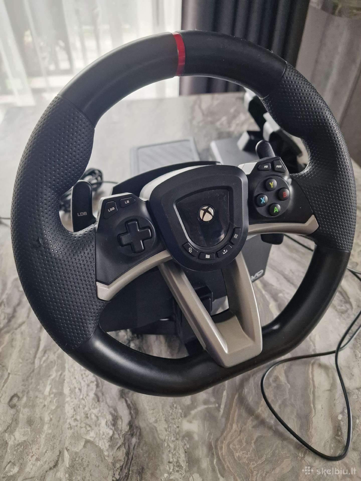 Hori Racing Wheel Overdrive vairas su pedalais