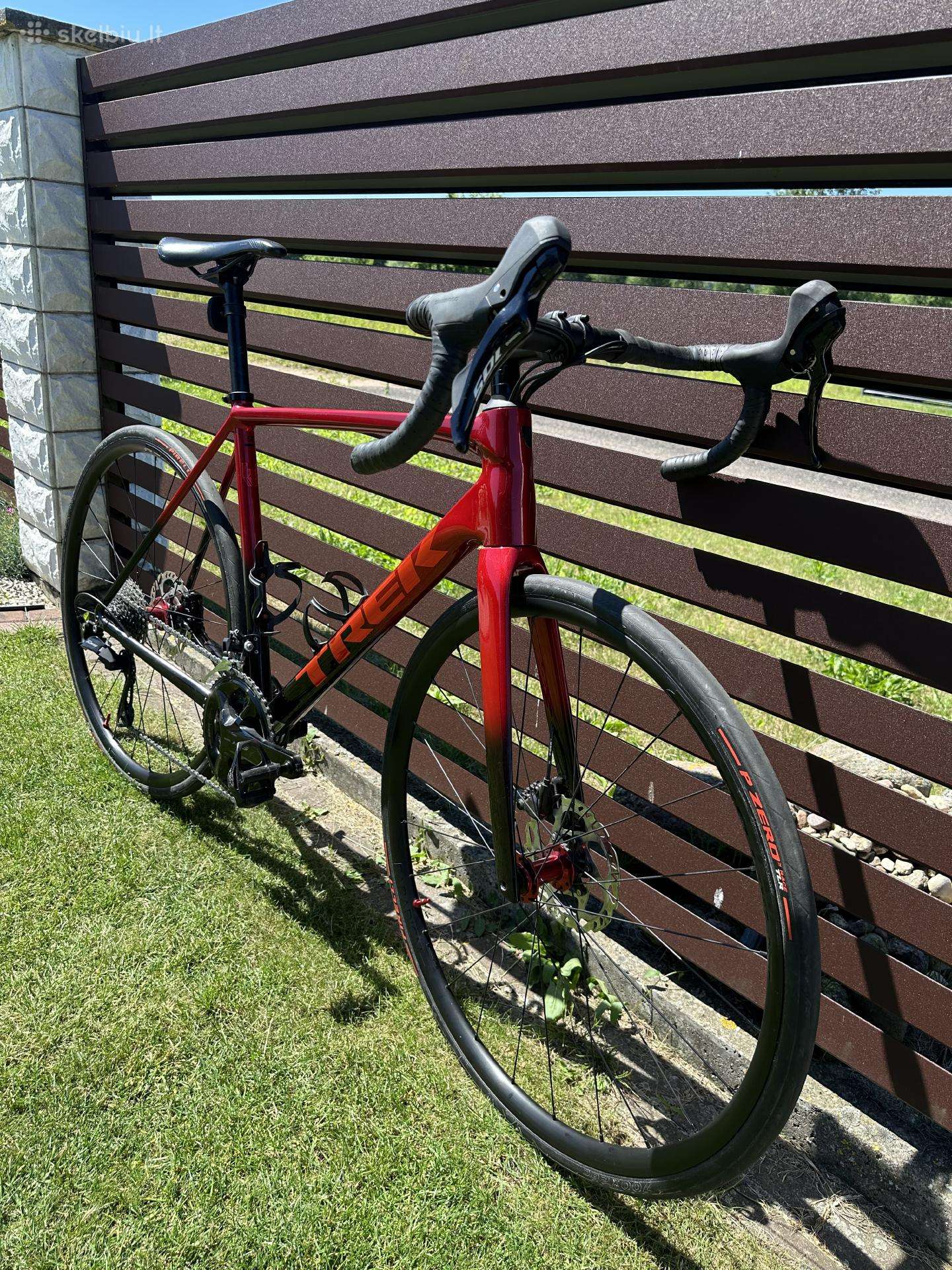 Trek Emonda 2025 M dydžio dviratis