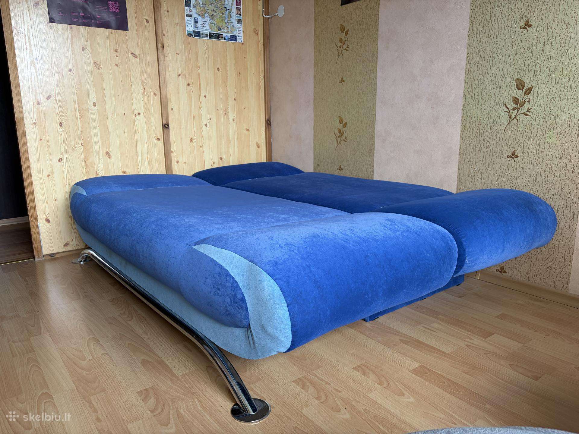 Dovanojame mėlyną sofą