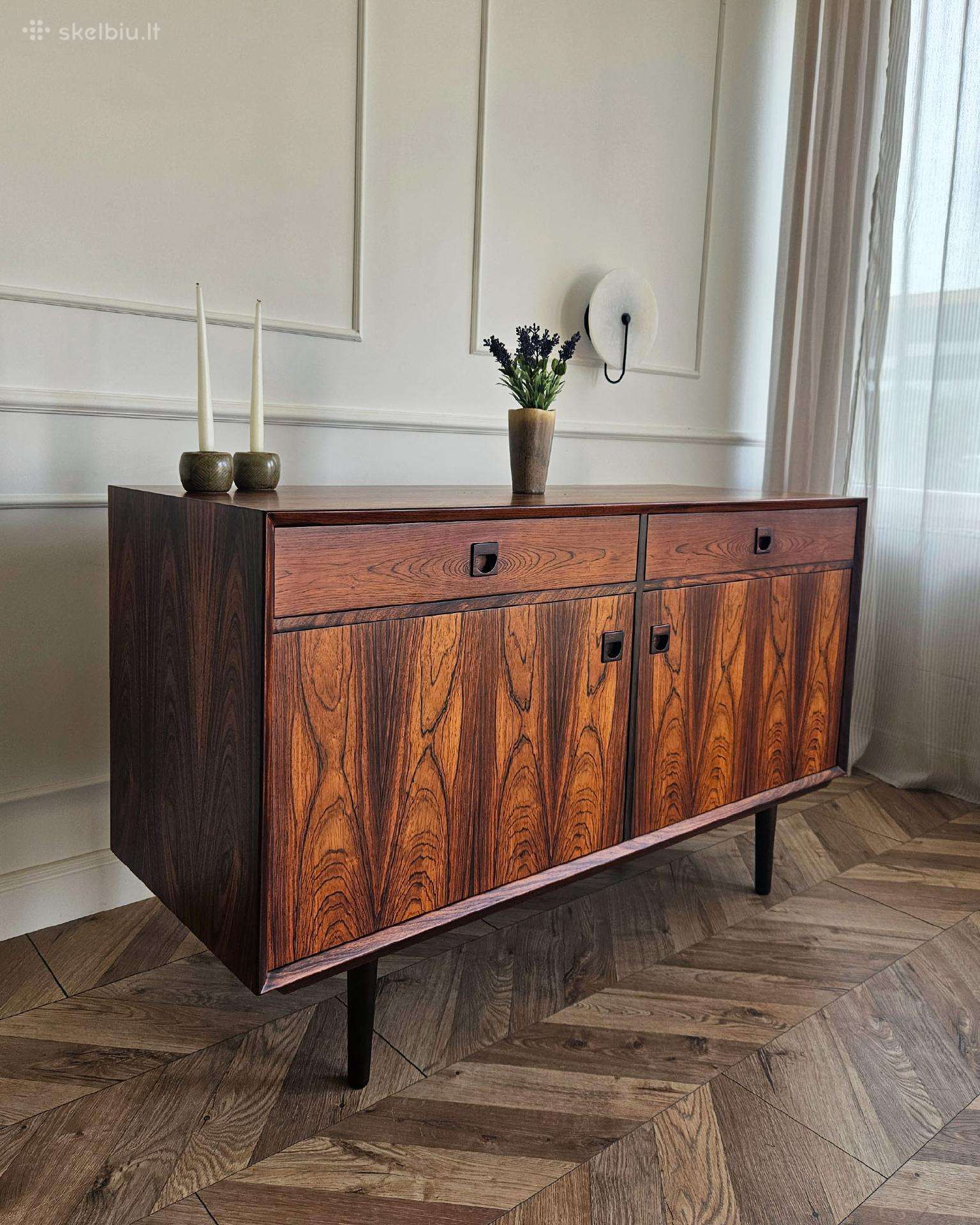 Restauruota Mid-century dizainerio komoda