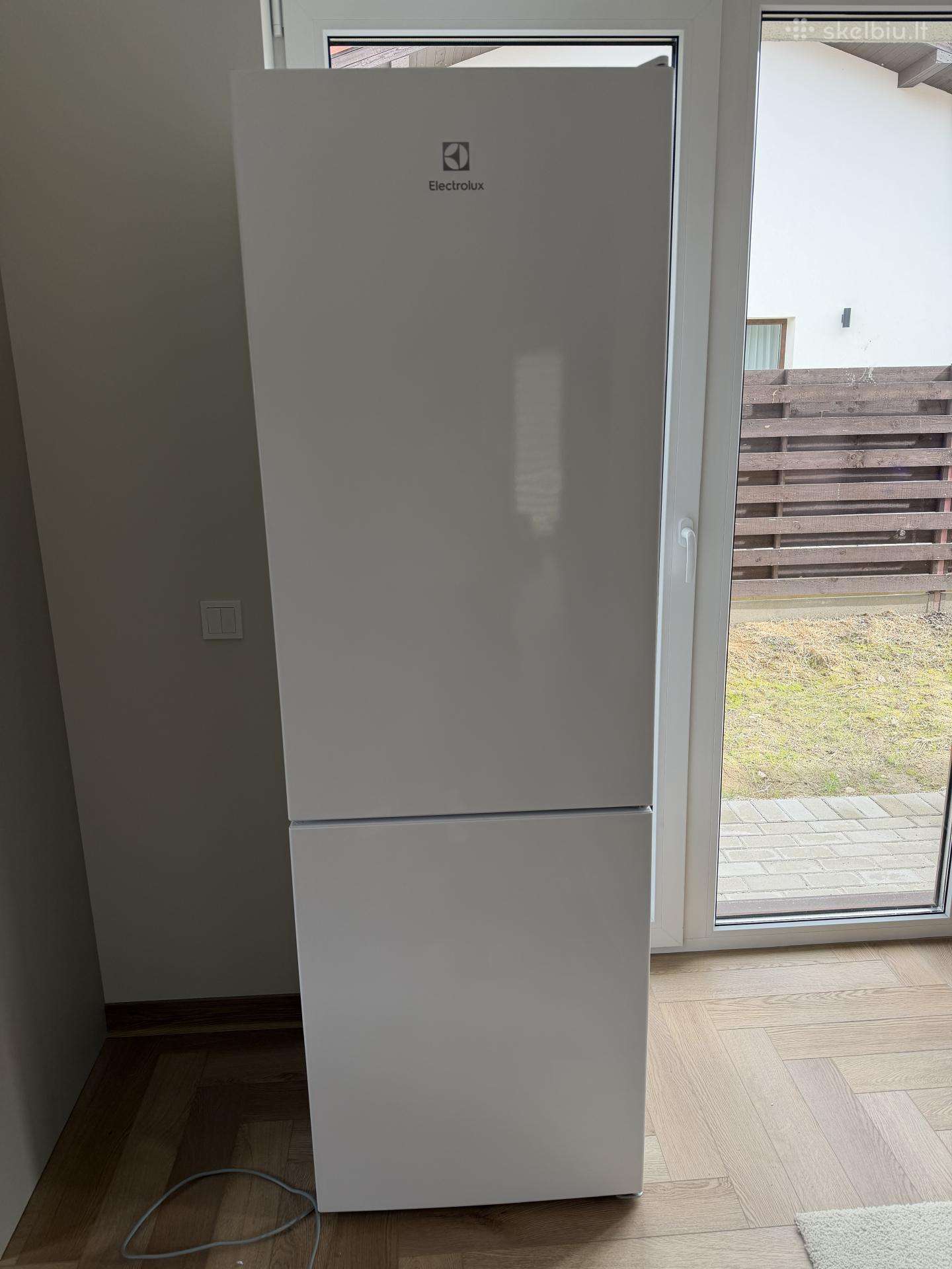 Parduodamas šaldytuvas Electrolux Lnt5me32w1