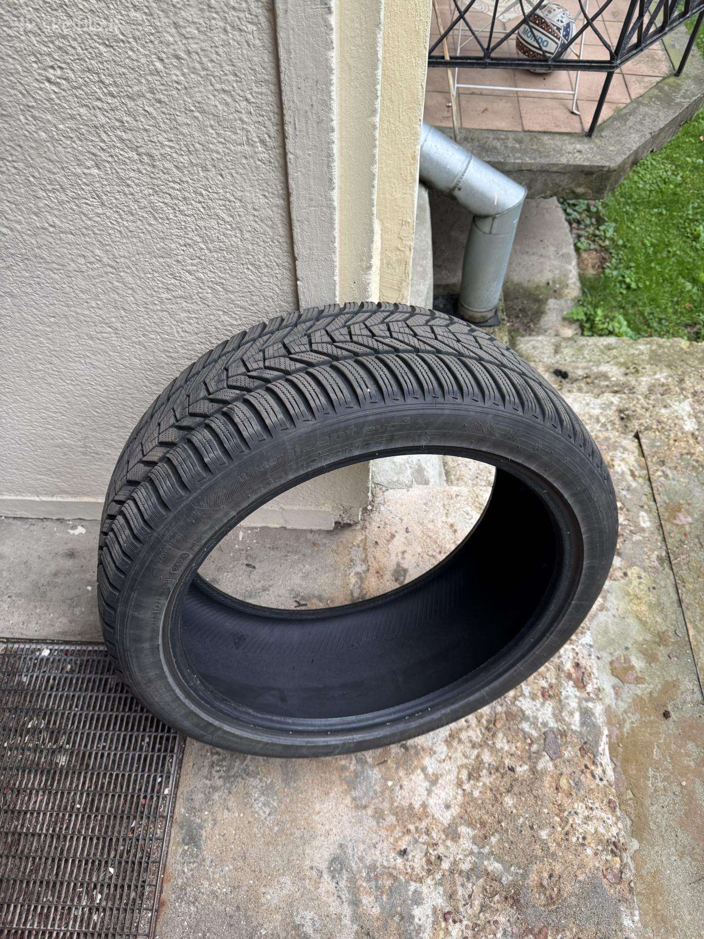 Žieminės padangos 265/40/r21 Hankook i*cept evo3 X