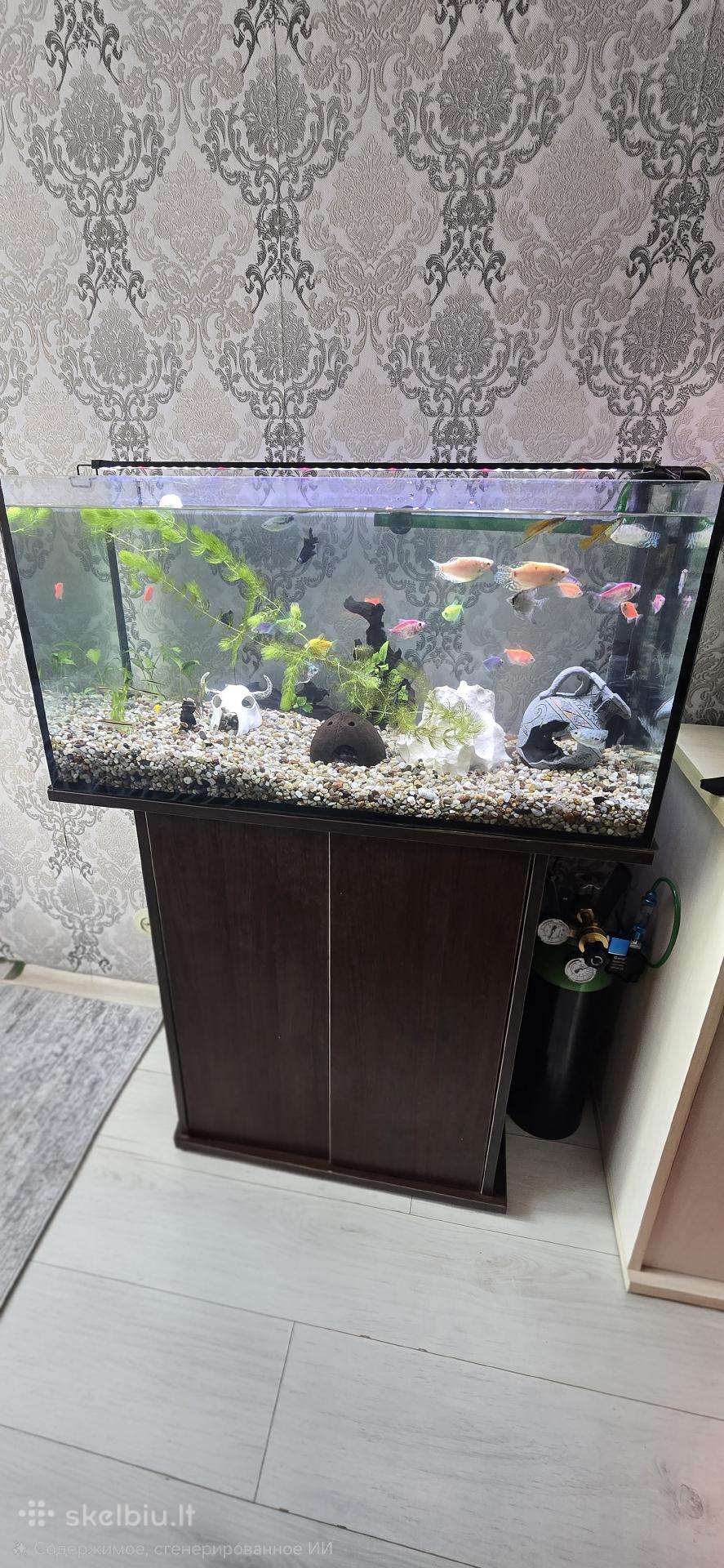Parduodu 110 litrų akvariumą.