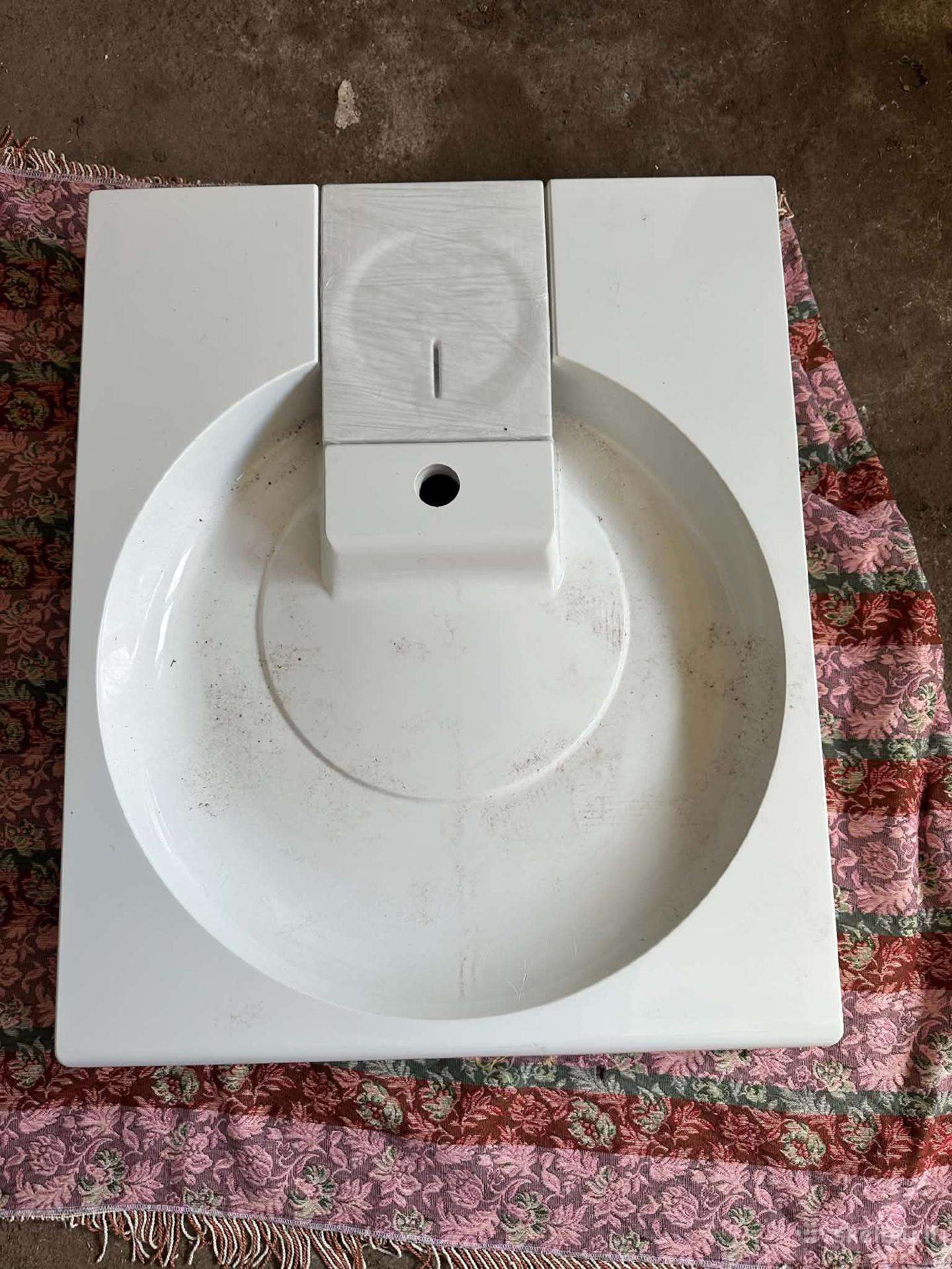 Paa akmens masės praustuvas Claro Grande 600x750mm