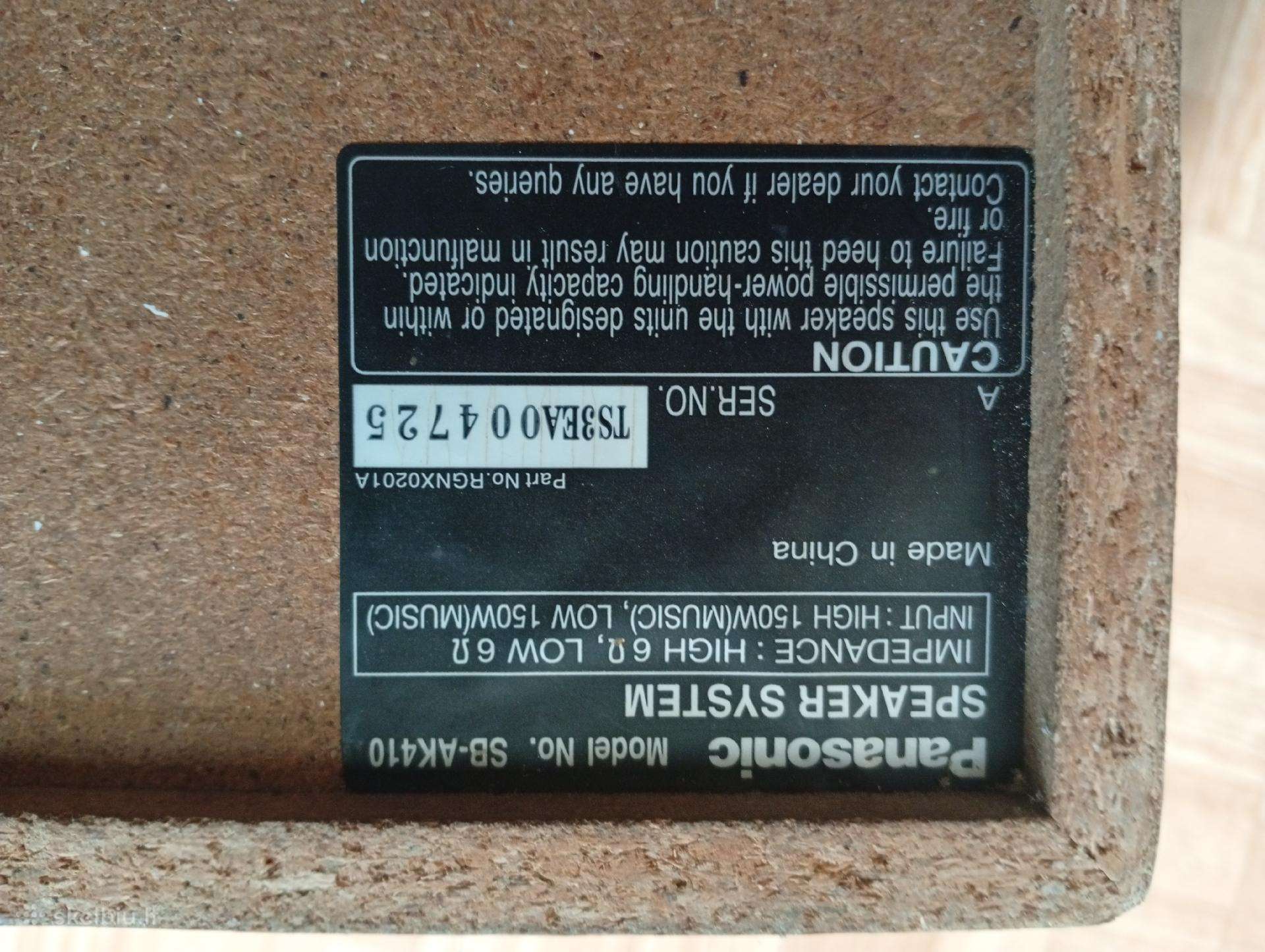 Abi veikiančios su laidais