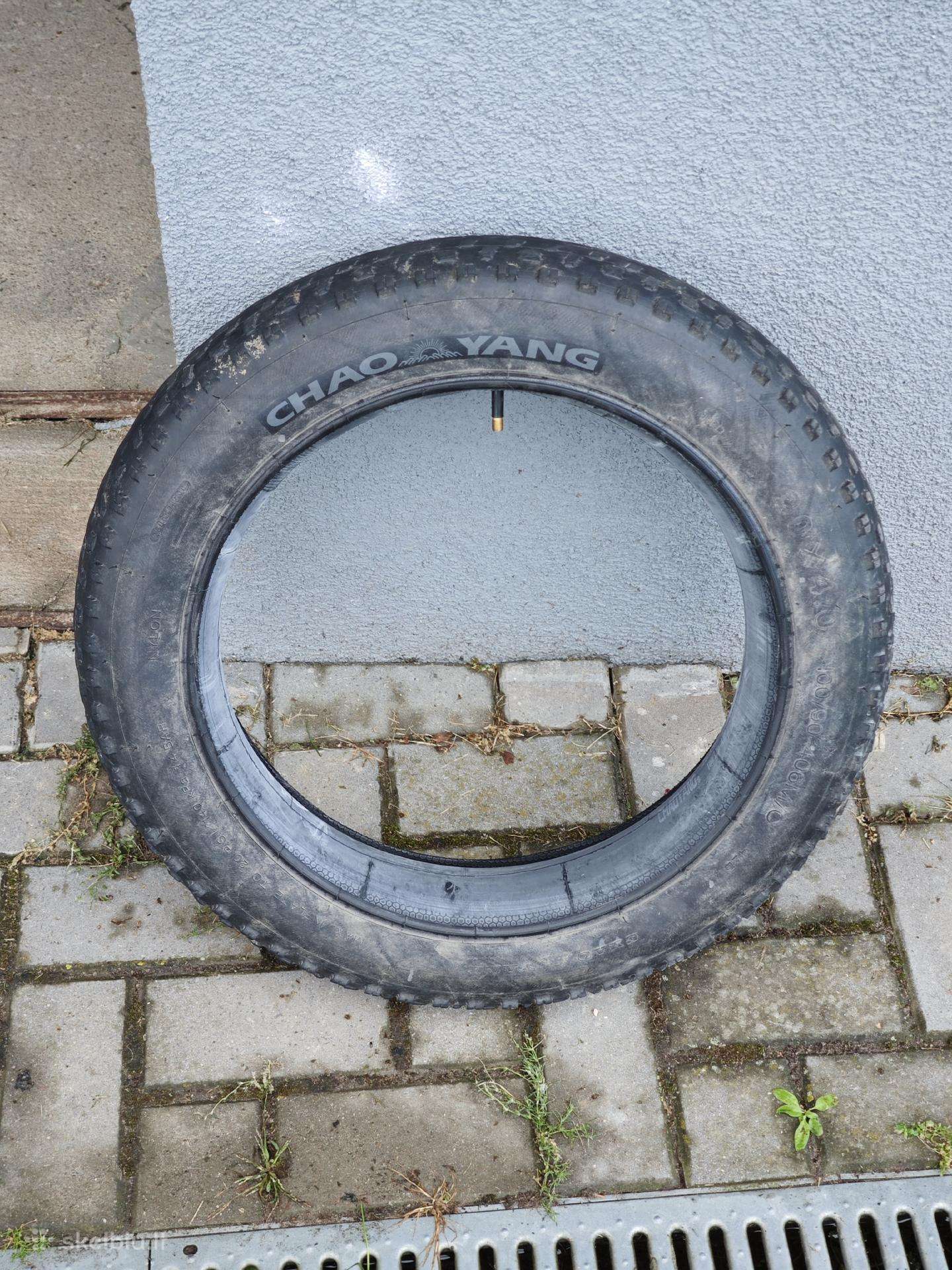 20x4 ratas su kamera
