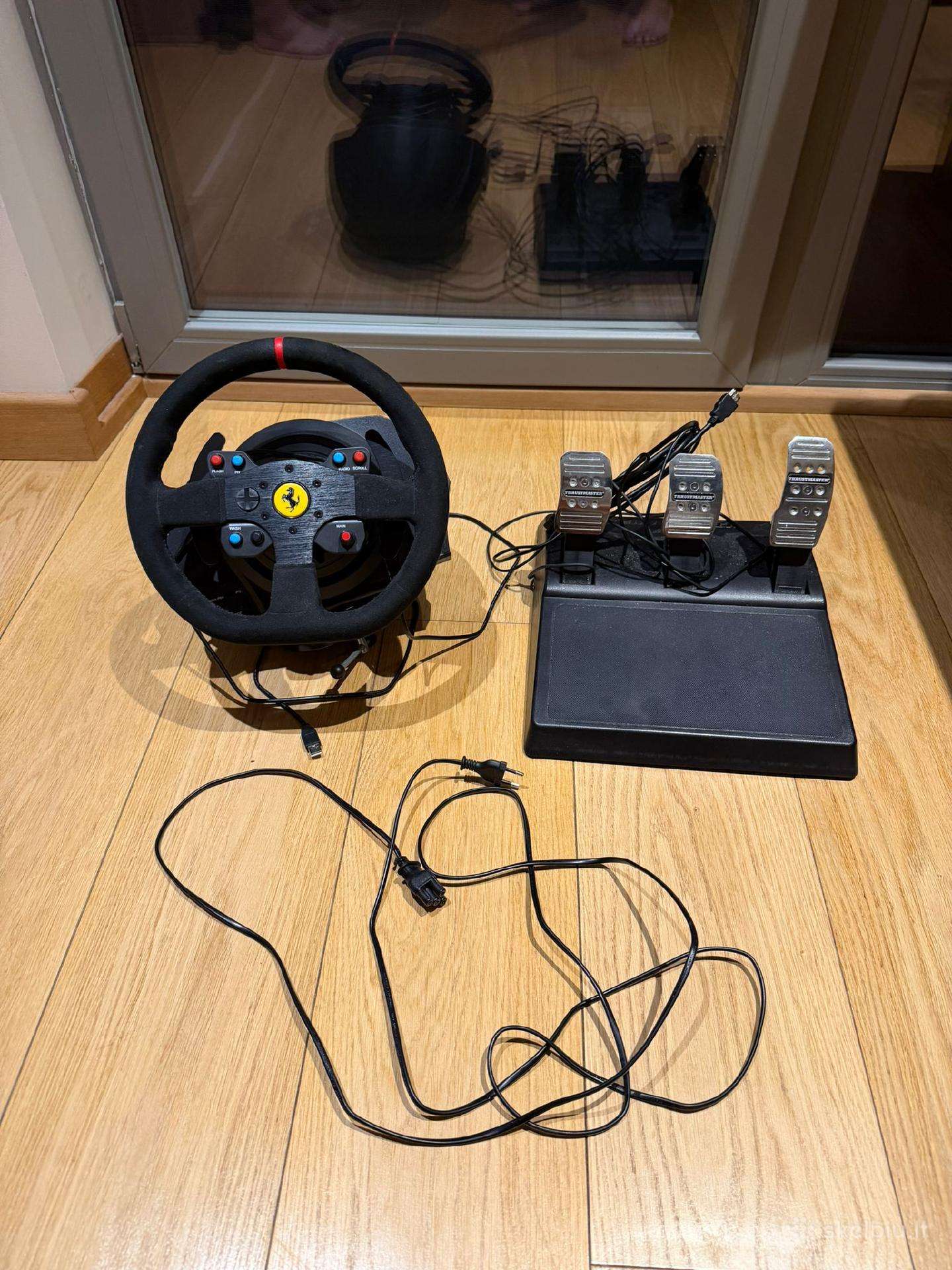 Žaidimu vairas, Thrustmaster T300