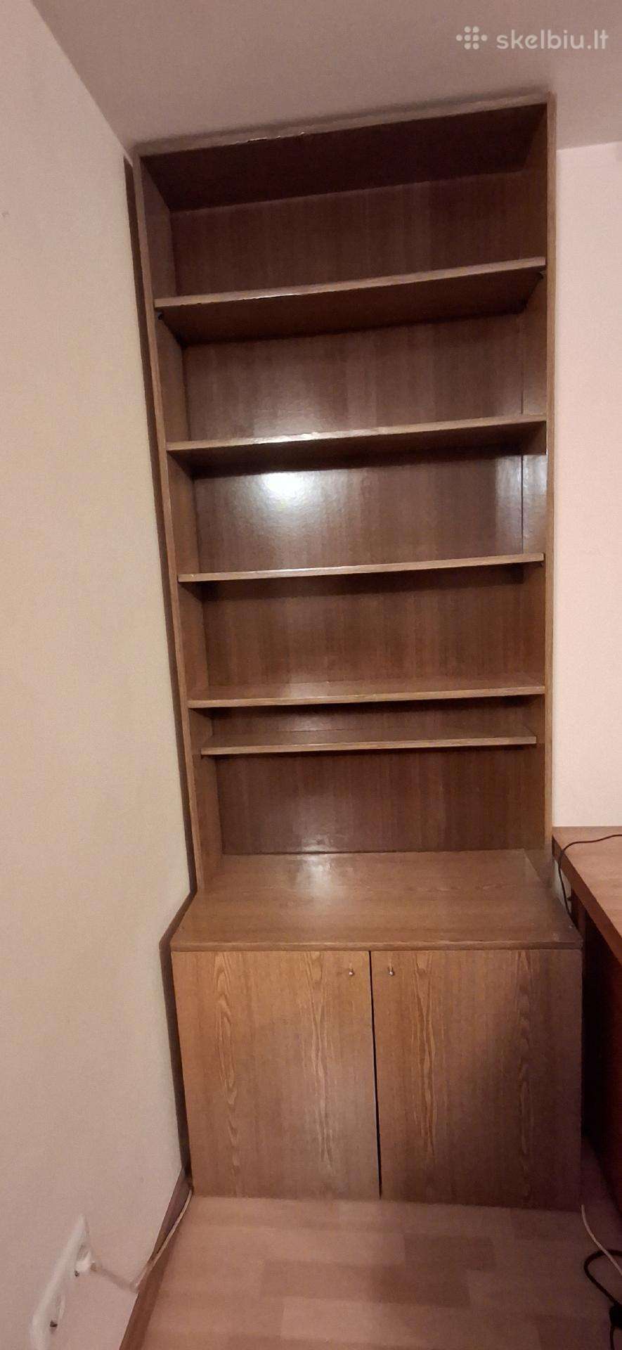 Dovanoju talpią knygų lentyną Vilniuje