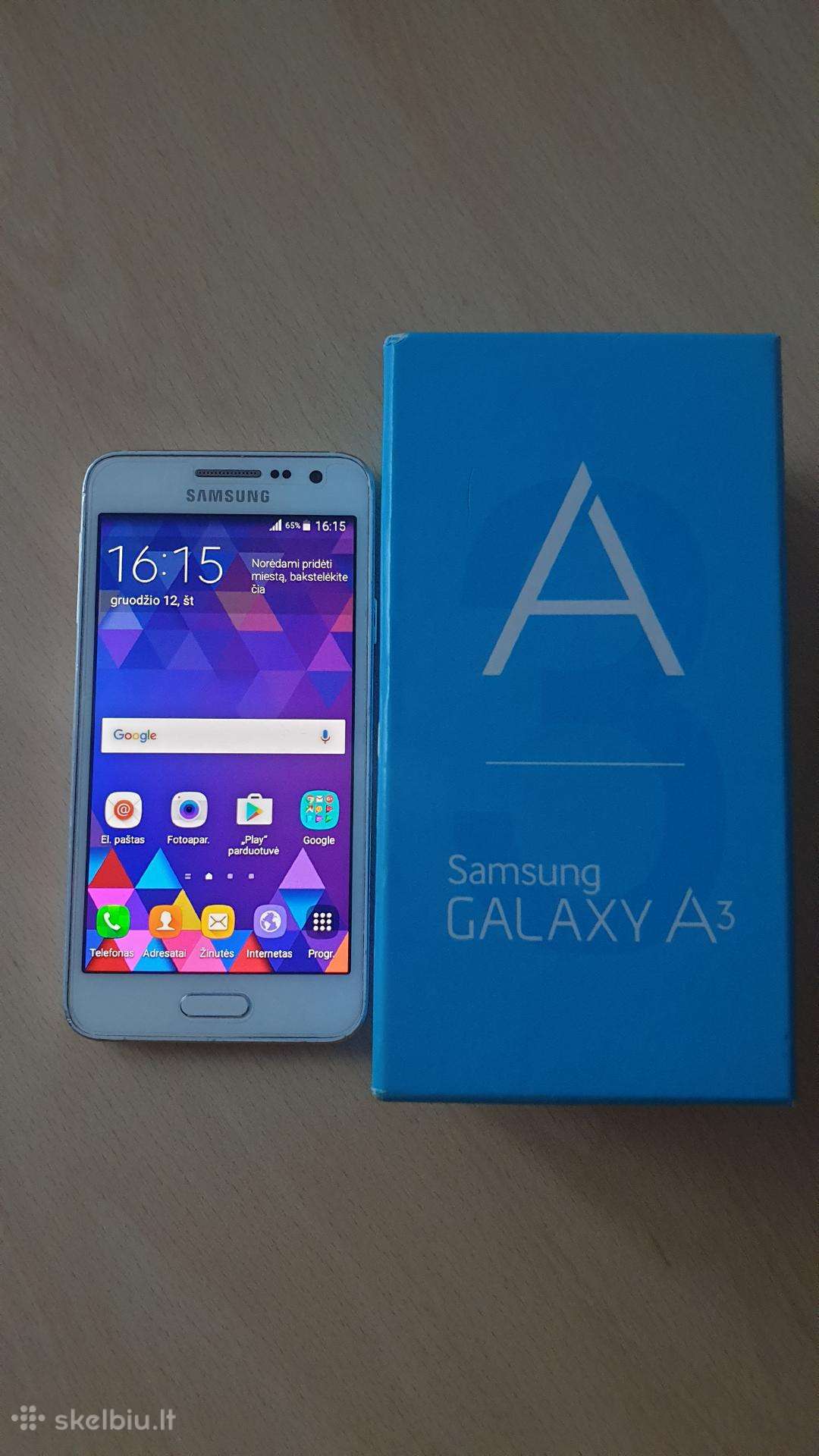 Samsung Galaxy A3 telefonas