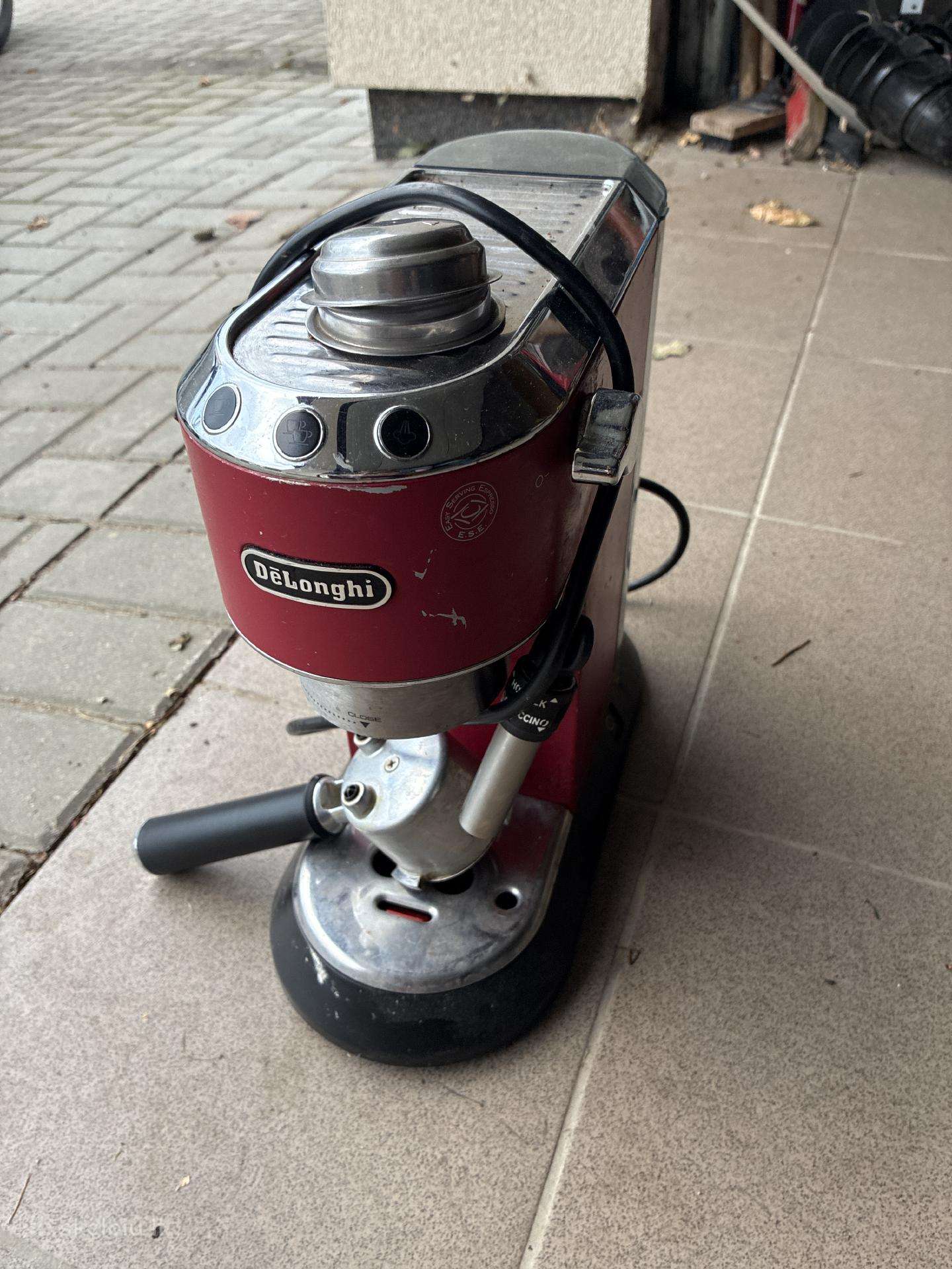 Delonghi dedica kavos aparatas