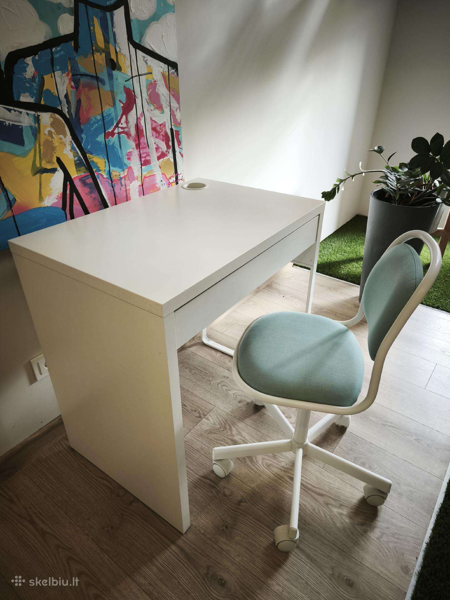 Ikea vaikiškas stalas su kėde