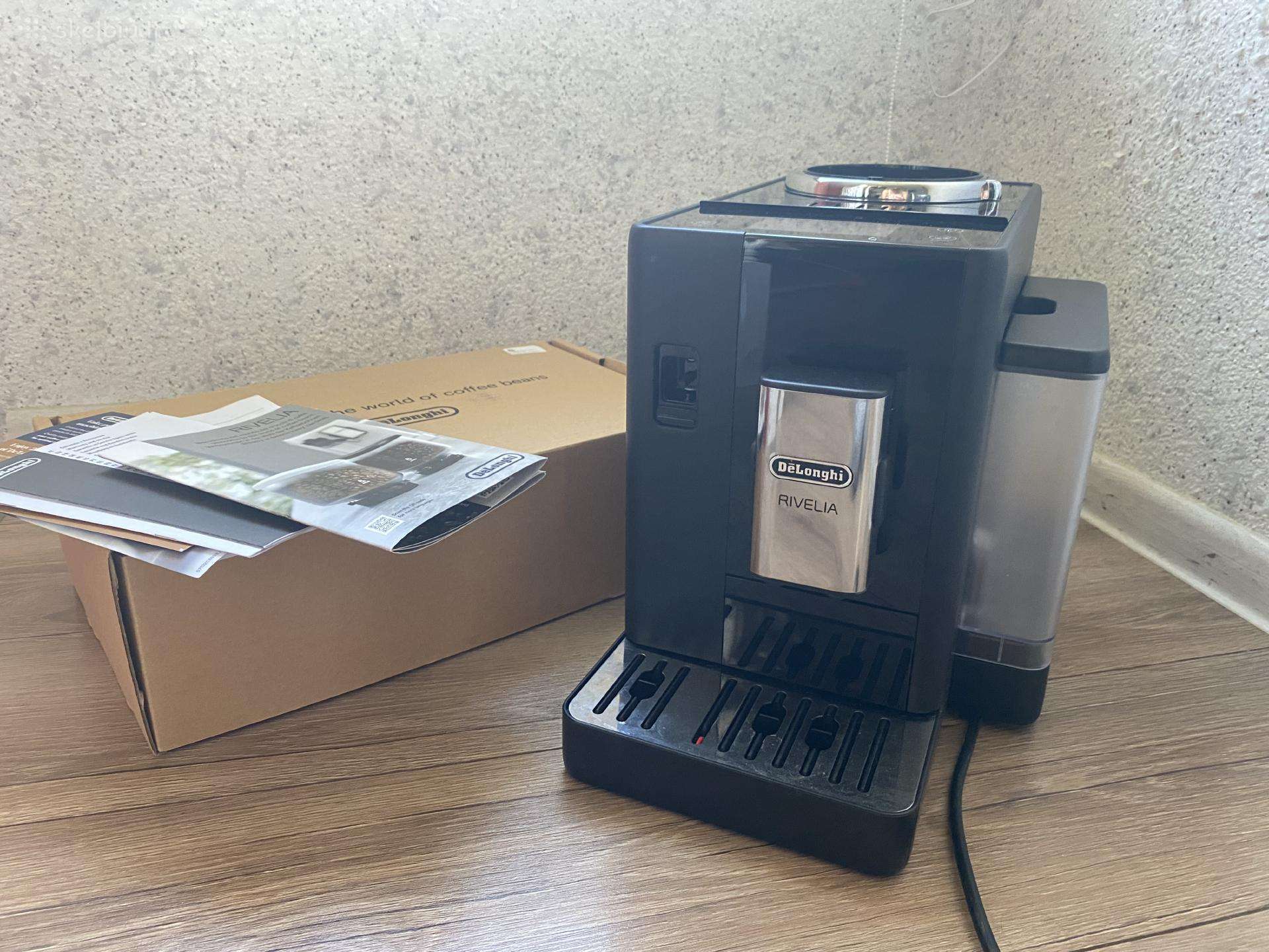 Mėnesį naudotas kavos aparatas Delonghi Rivelia