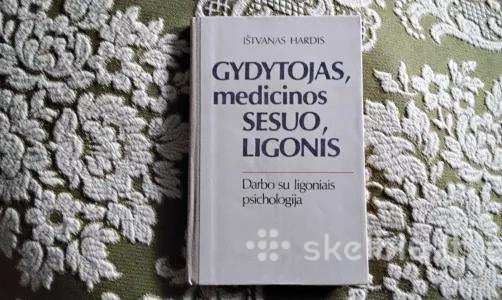 Gydytojas, medicinos sesuo, ligonis: darbo su ligo