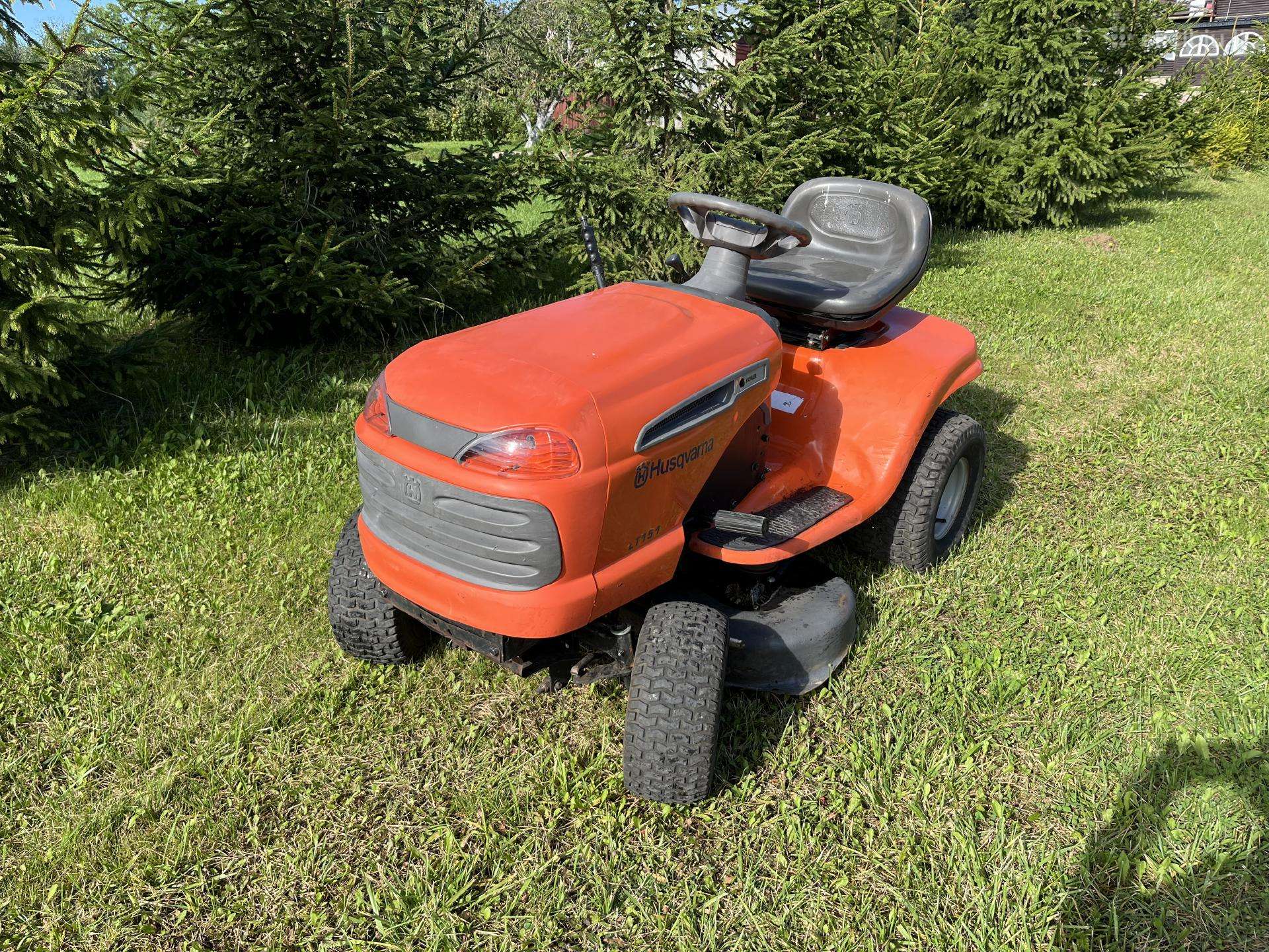 Sodo traktoriukas husqwarna lt151