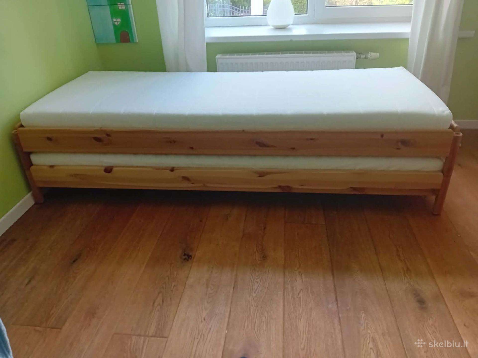 6 Ikea natūralaus medžio lovos su čiužiniais