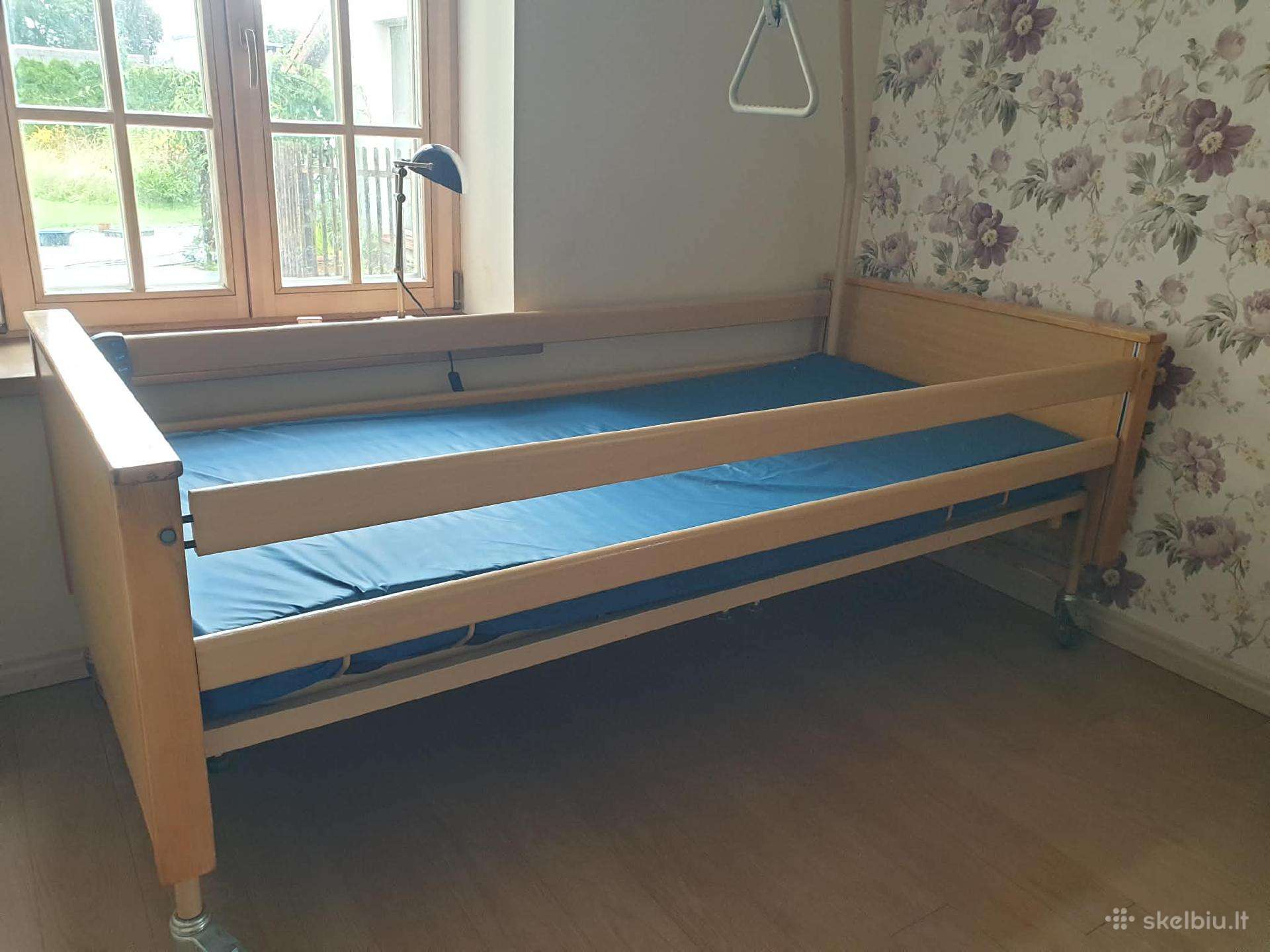 Parduodama funkcinė slaugos lova