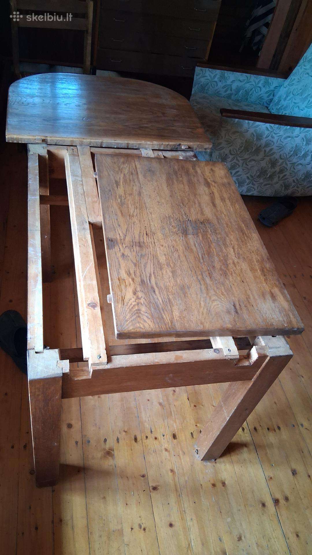 Senovinis kietmedžio stalas