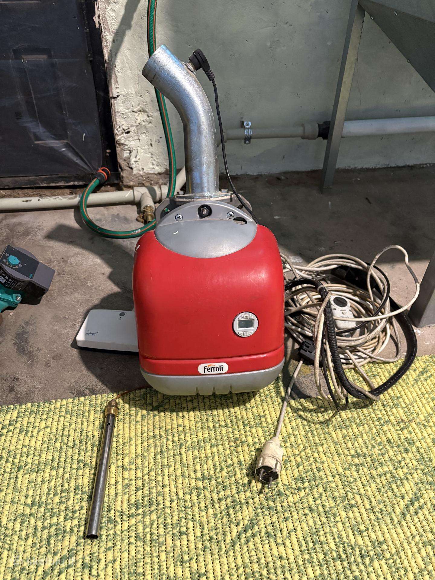 Granulinis degiklis Ferroli ir bunkeris 300ltr.