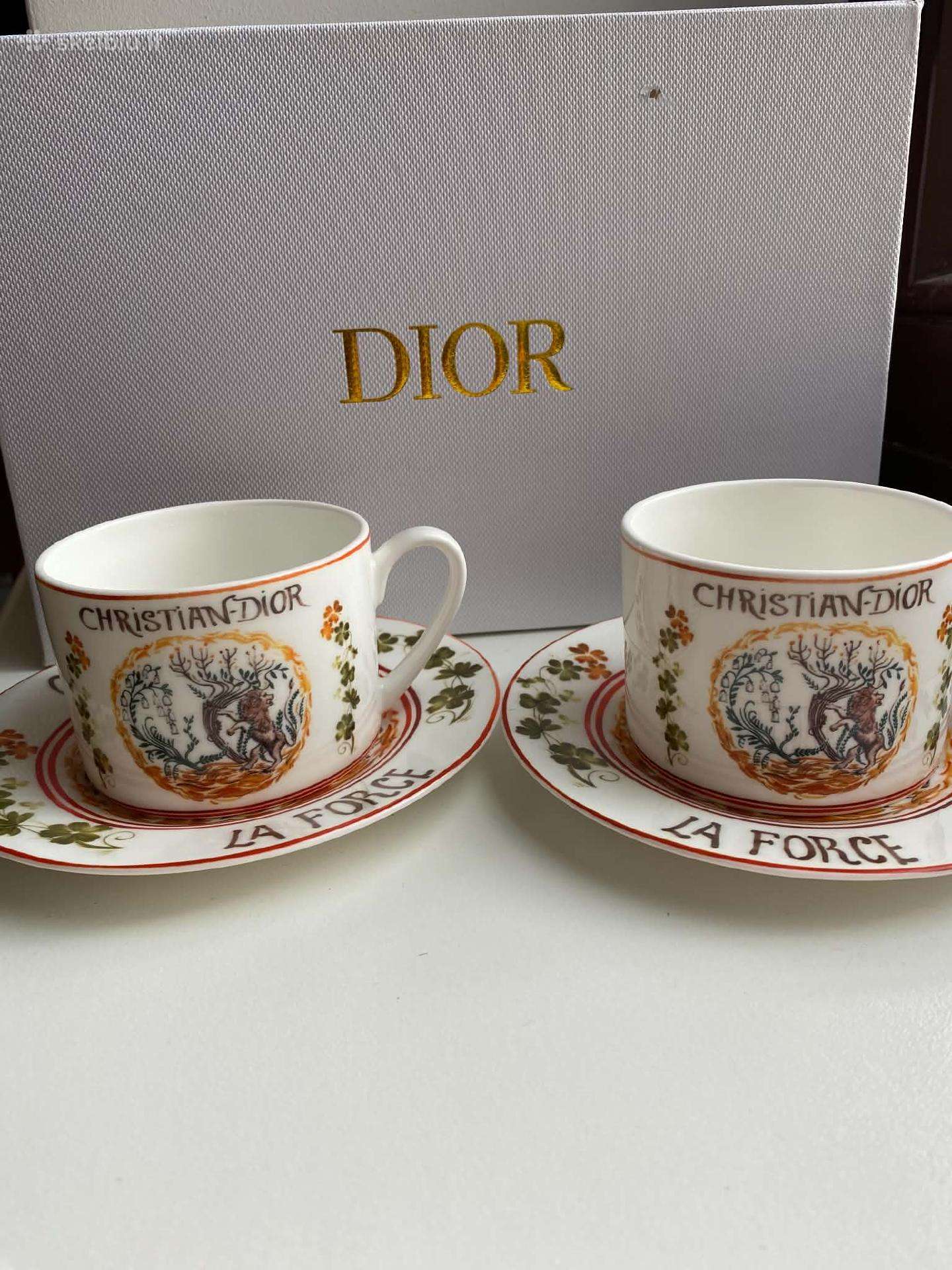 Dior puodelių rinkinys