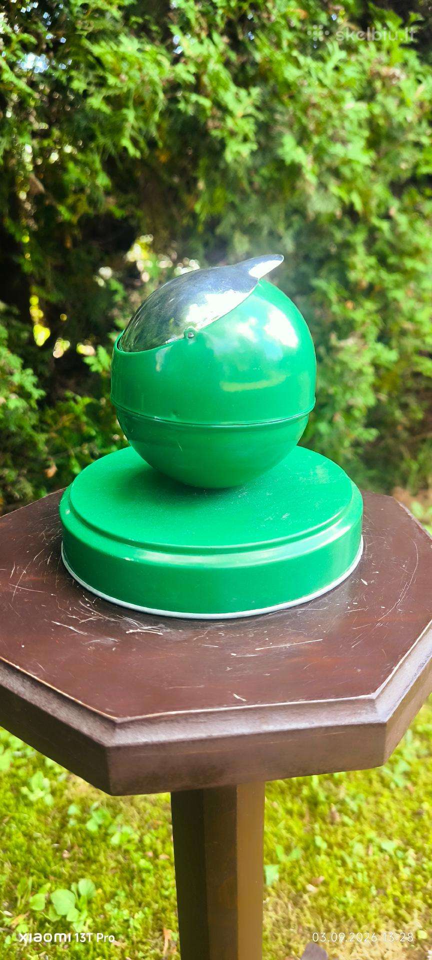 Vintazine Midcentury Spaceage stiliaus pelenine