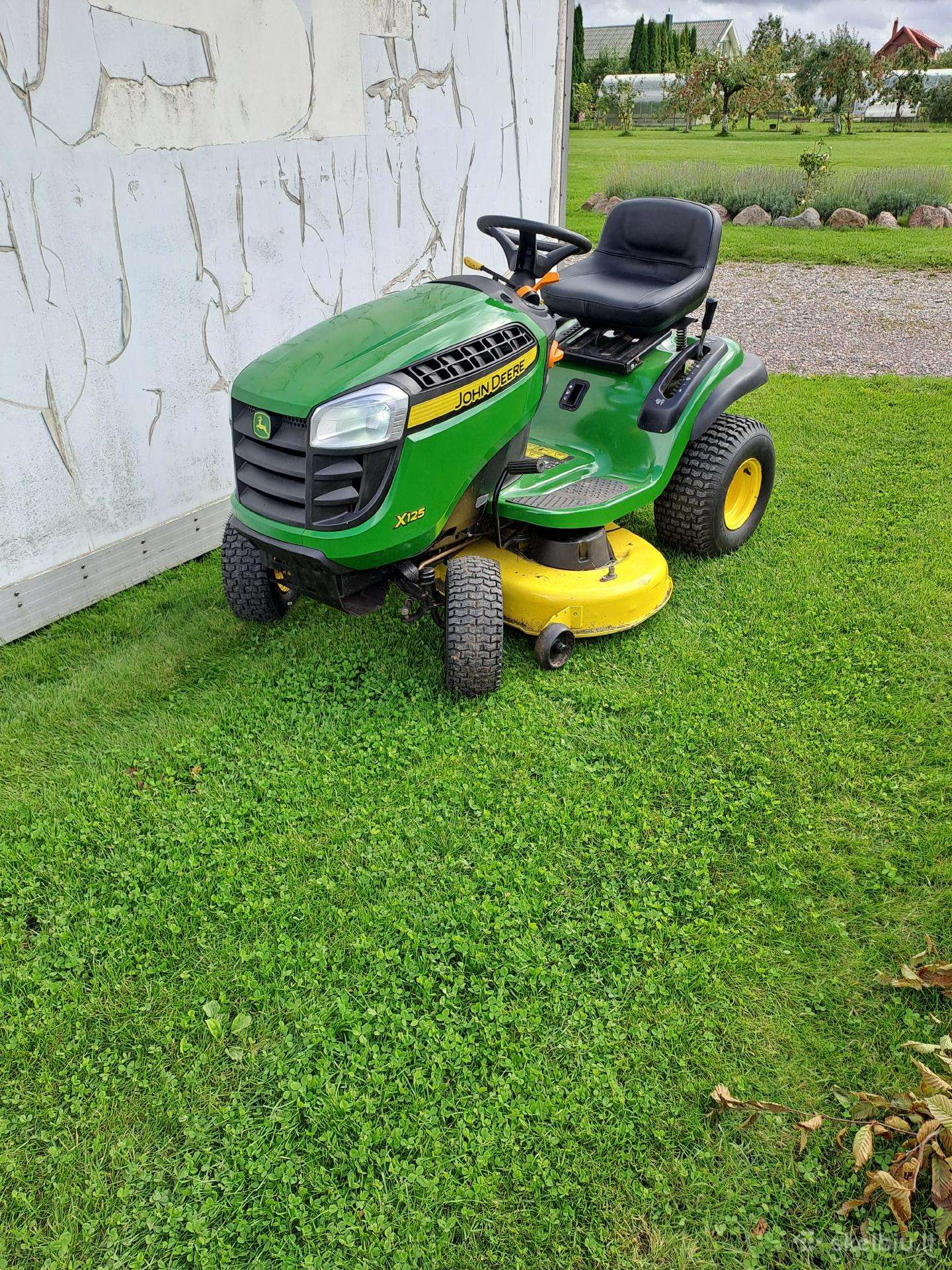 John Deere X 125