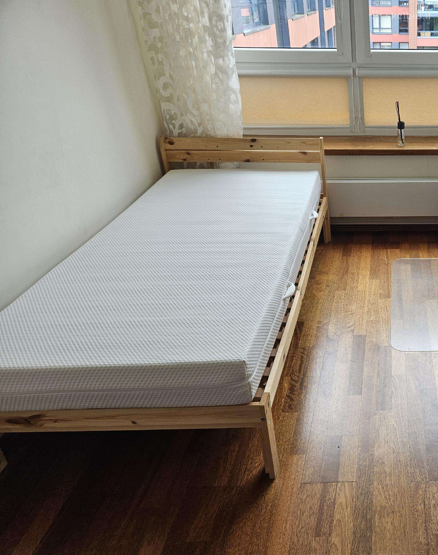 Lova su čiužiniu + čiužinys, naudota 1 metus