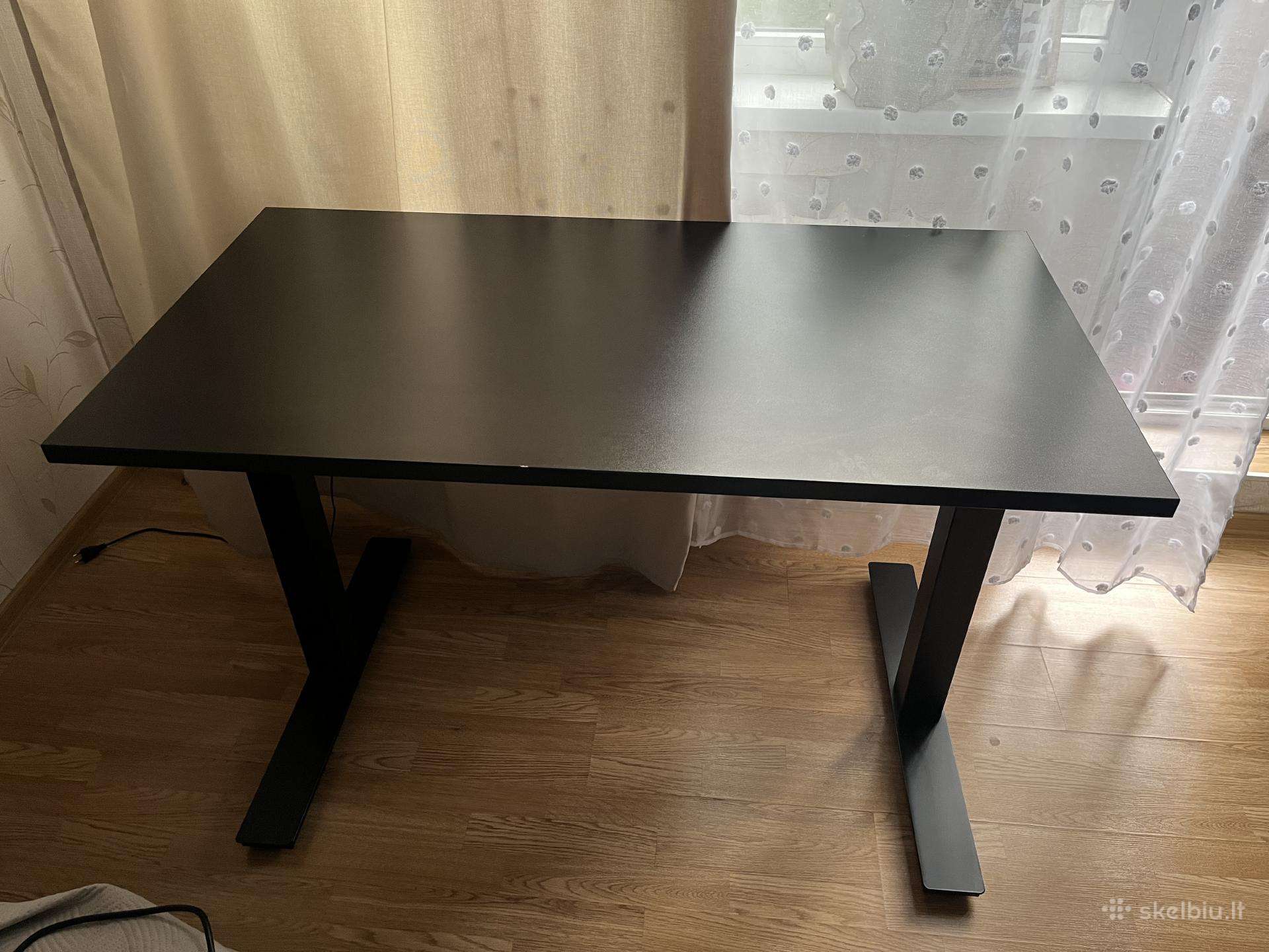 Parduodamas darbo stalas su kėde