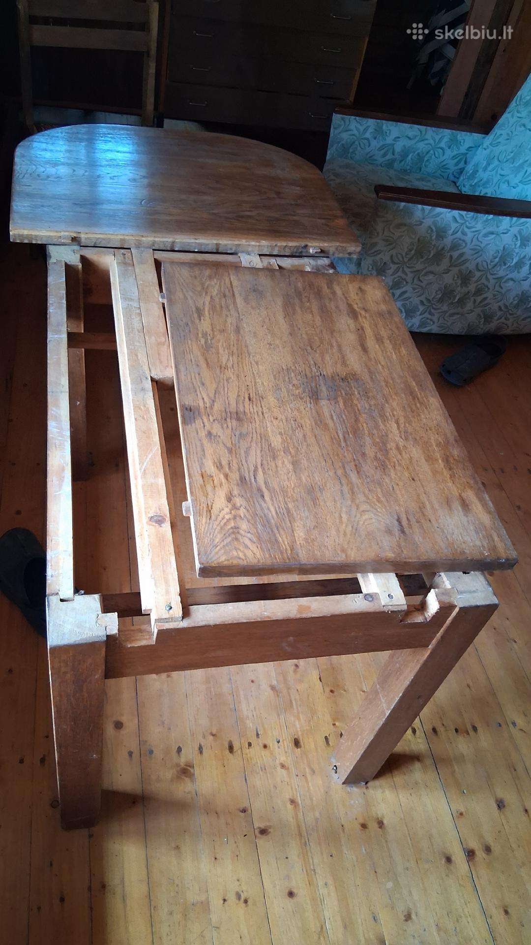 Senovinis kietmedžio stalas