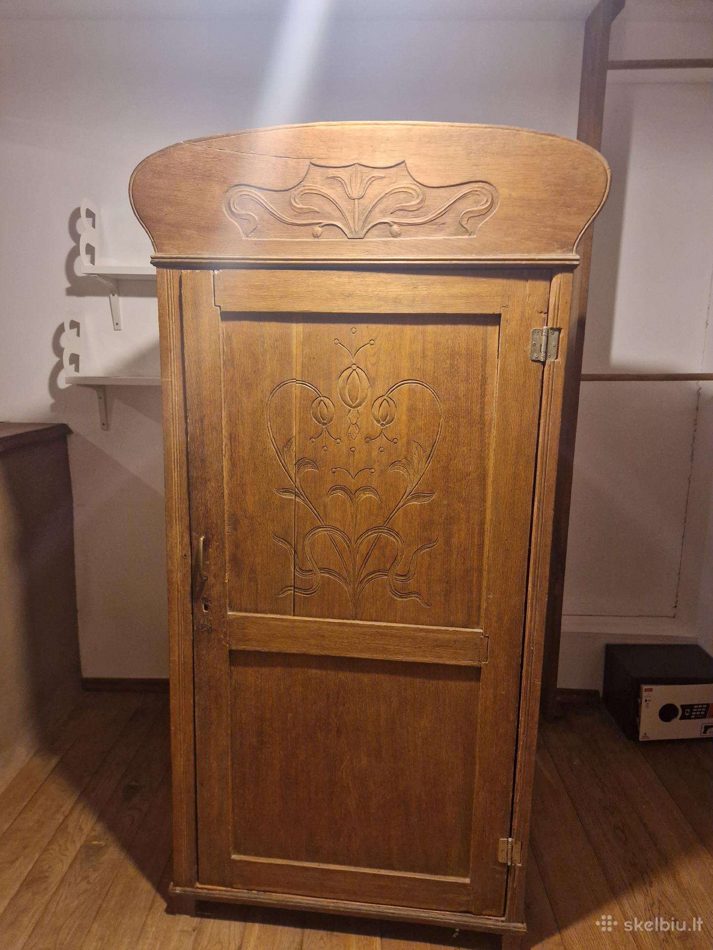 Parduodama lietuviška antikvarinė spinta