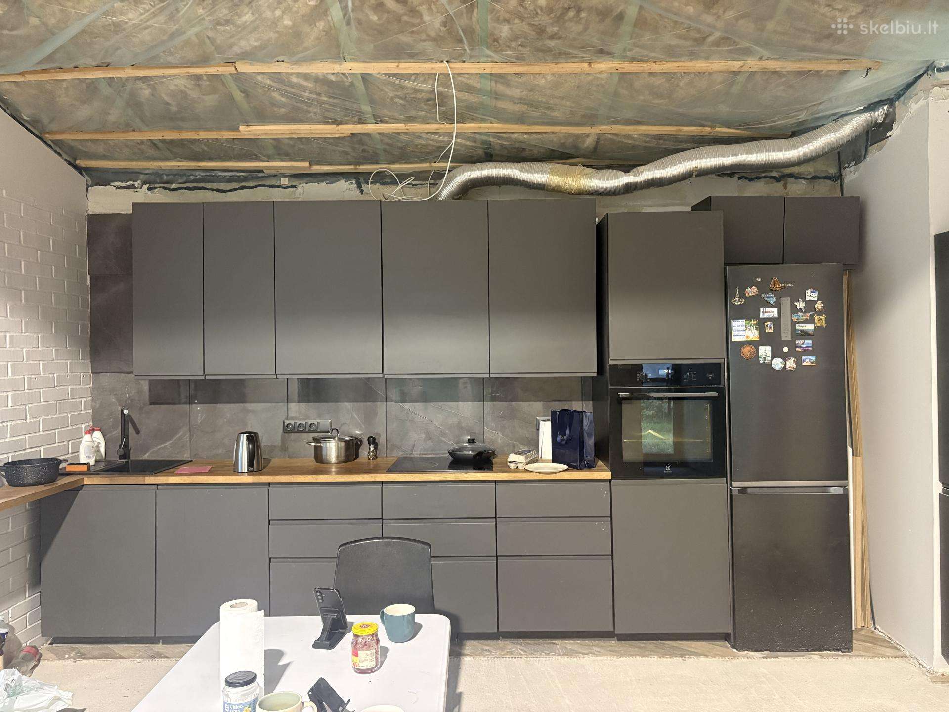 Parduodama virtuve su buitine technika