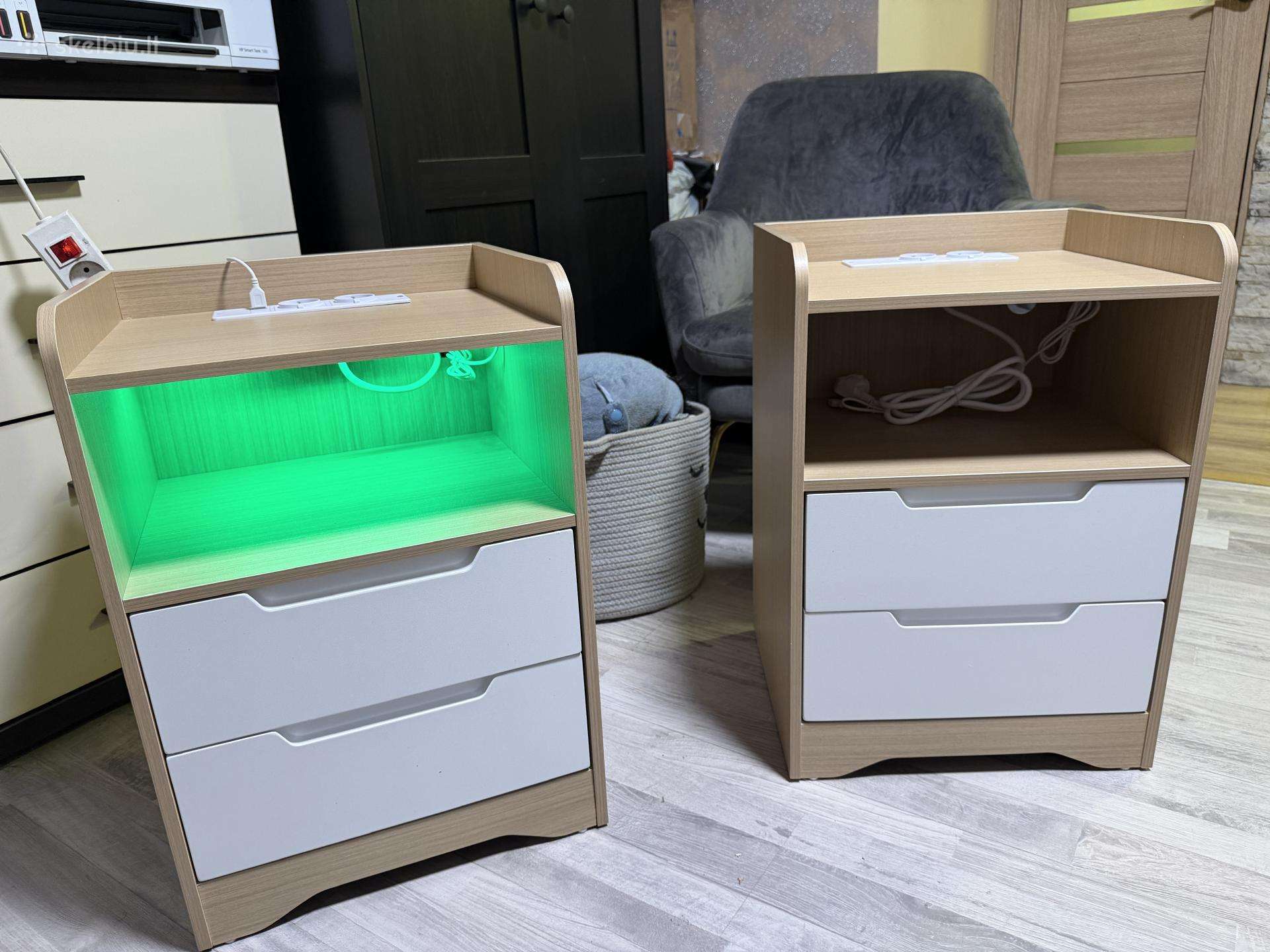 Modernios naktinės spintelės su LED ir rozetėmis