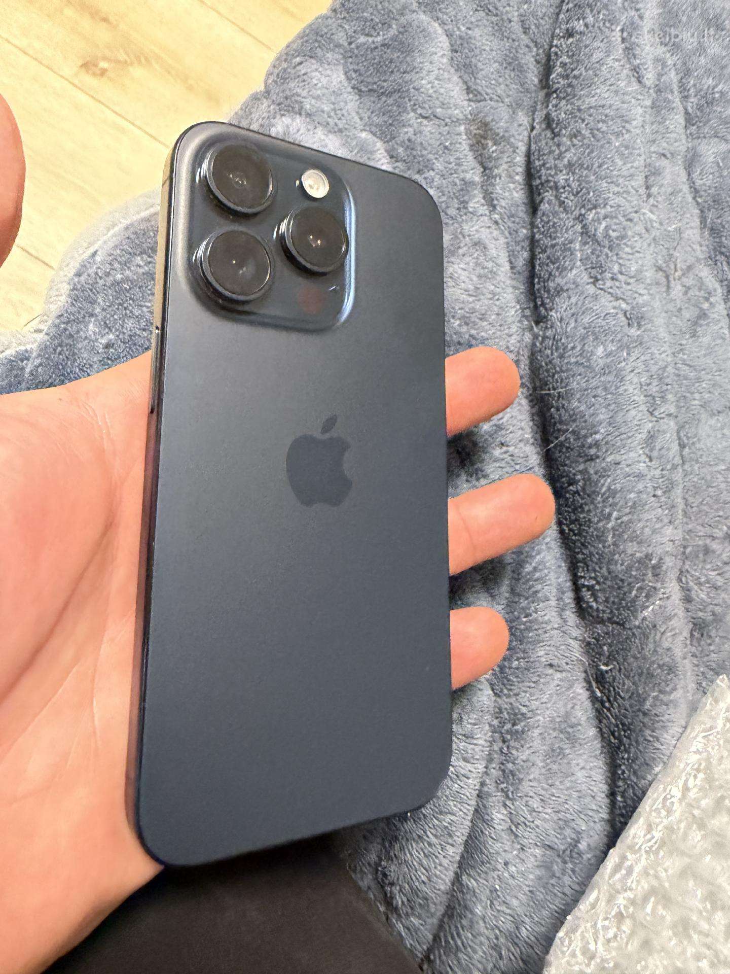 iPhone 15 pro 256gb