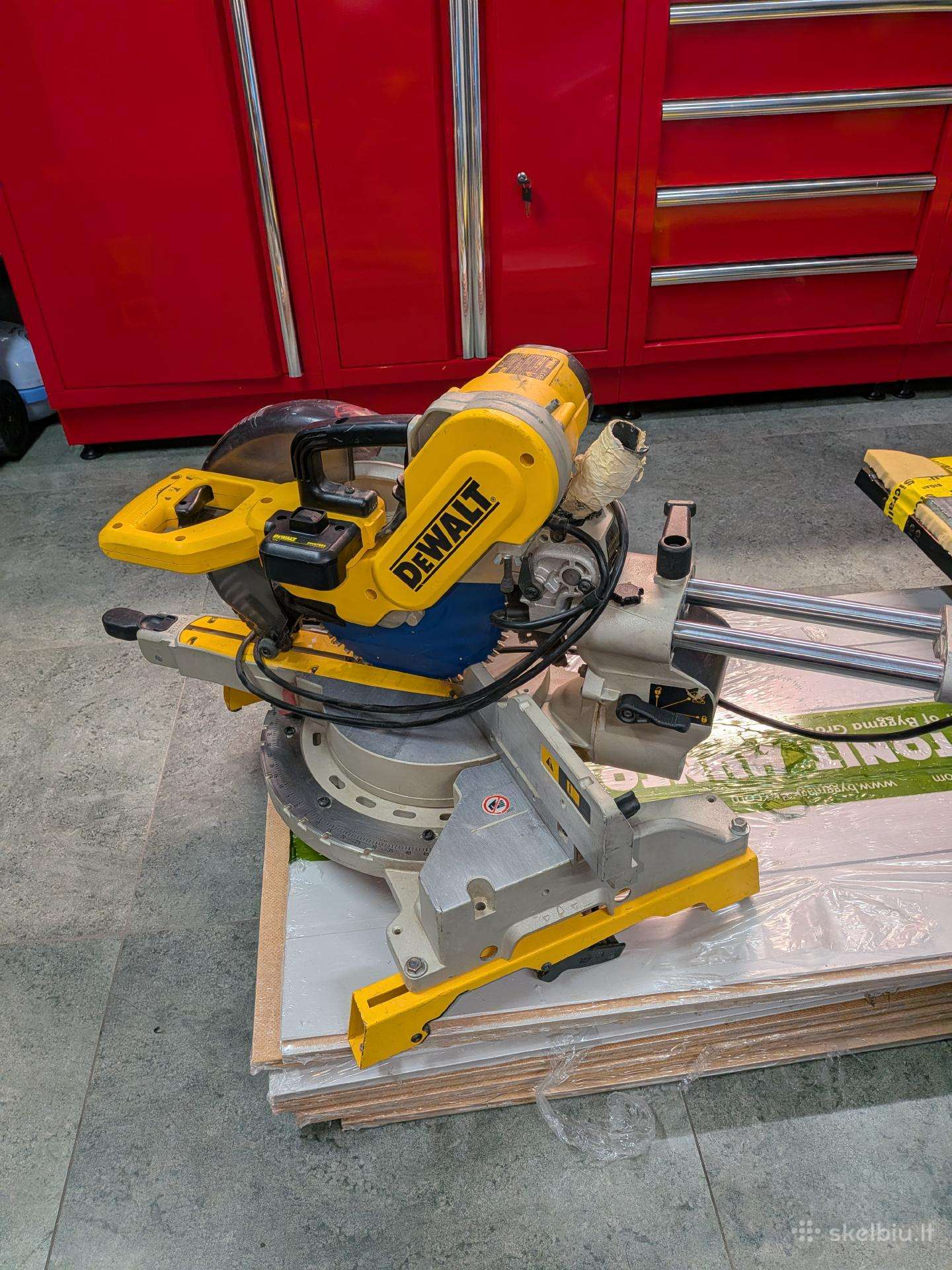 Dewalt Dw717xps pjūklas +Dewalt stovas Komplektas