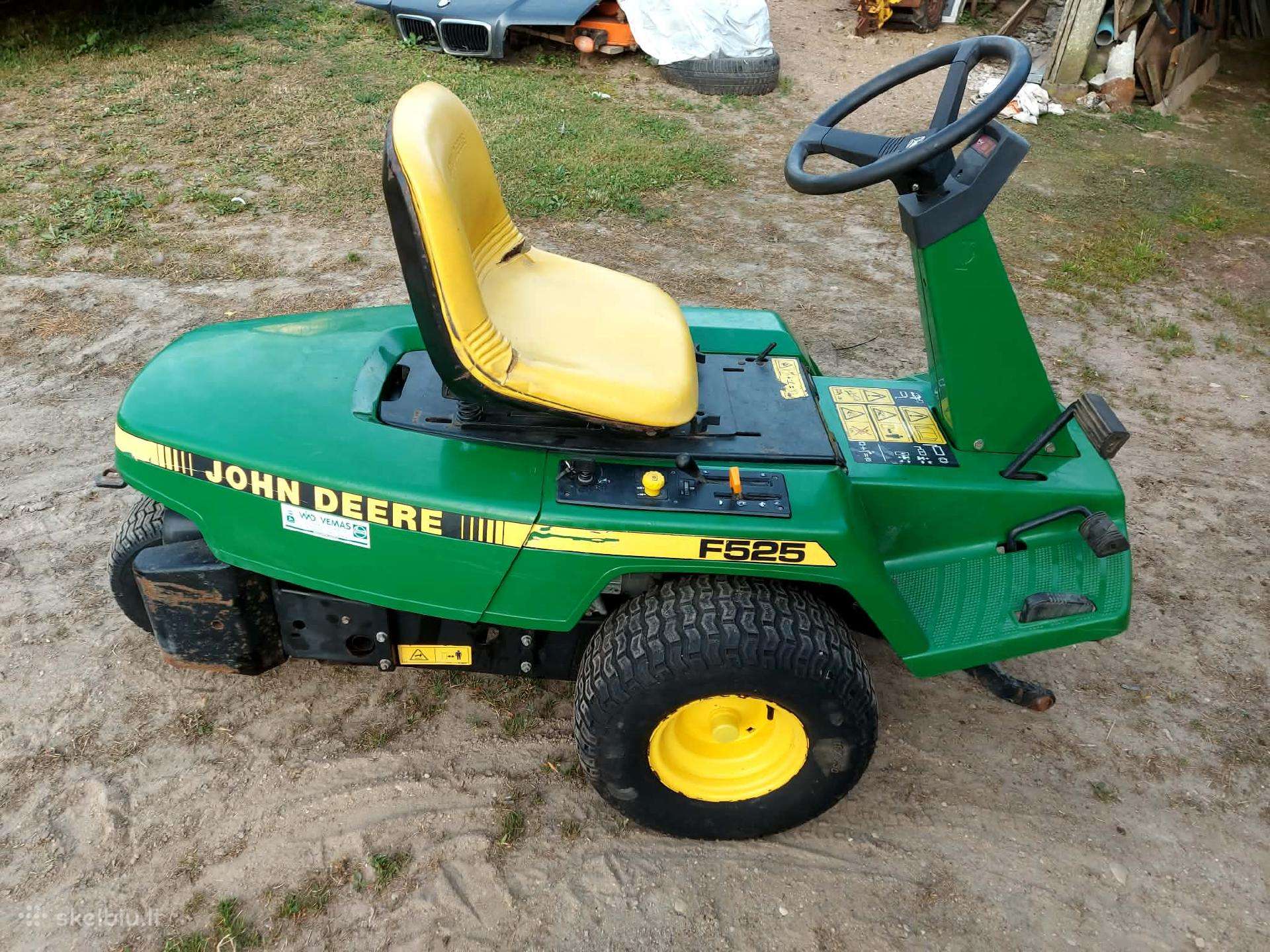John deere traktoriukas