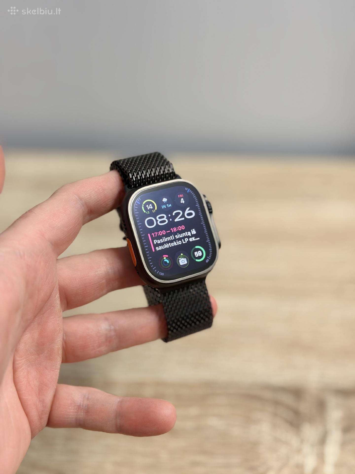 Apple Watch Ultra 2 su Titanium Milanese Loop