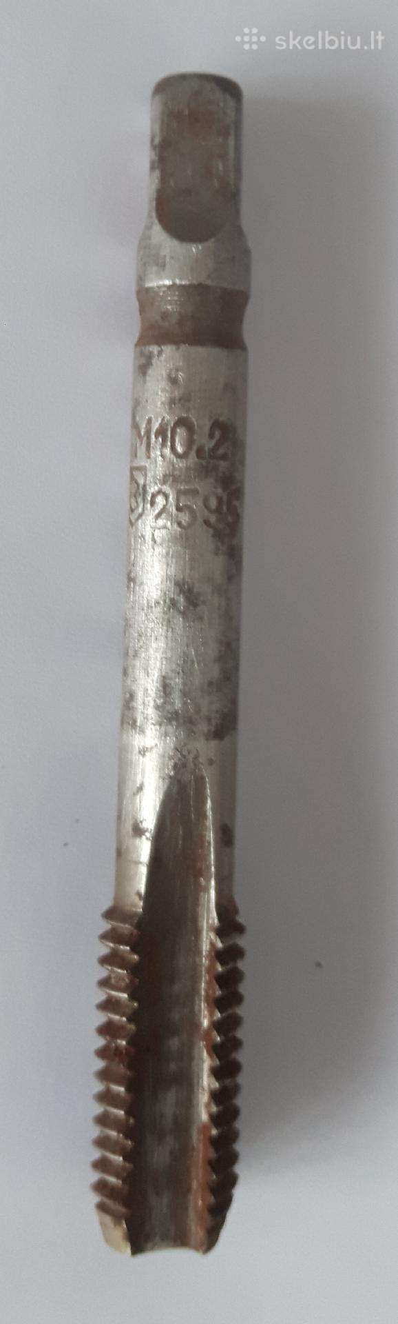 Sriegiklis M10,2 ir M8